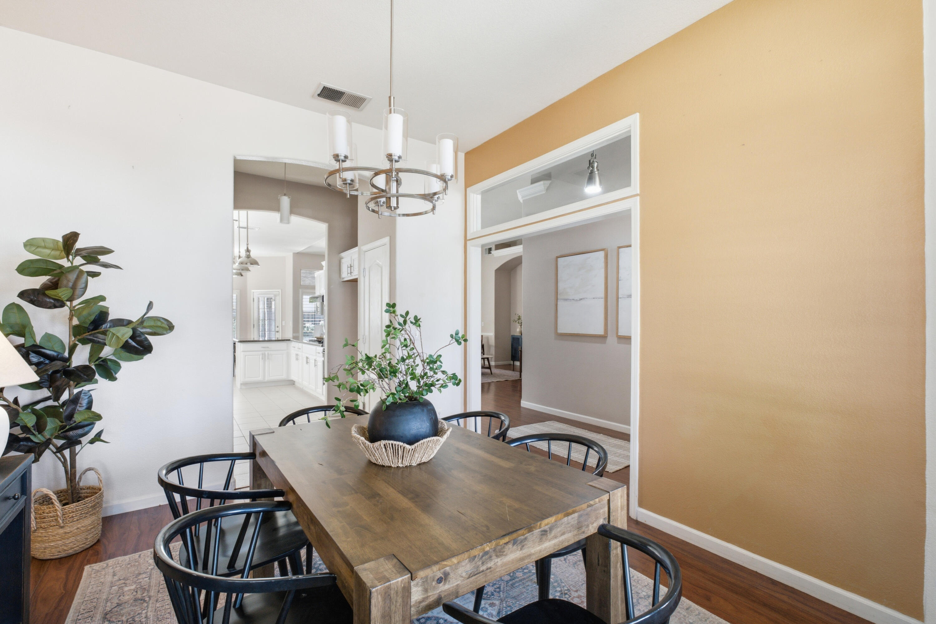 4923 W Lark Ave, Visalia, CA 93291