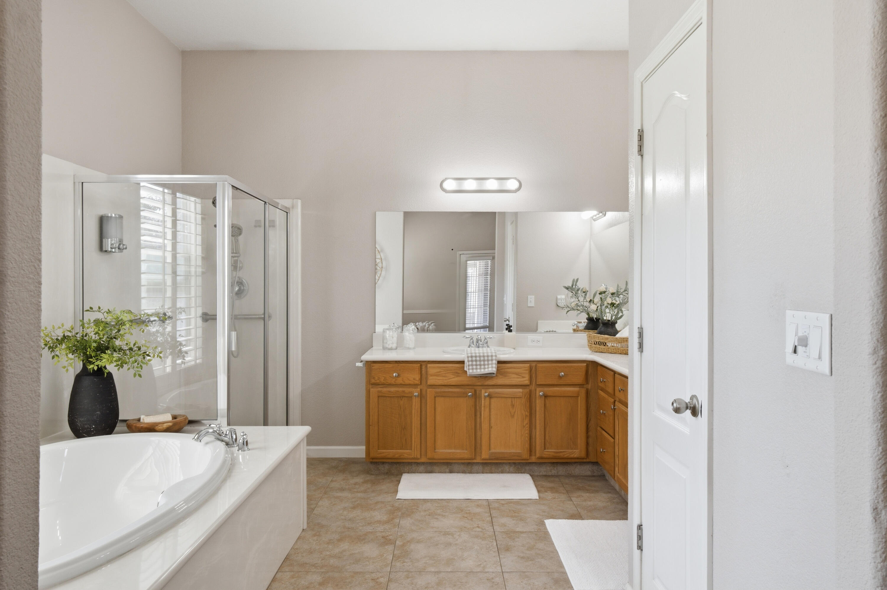 4923 W Lark Ave, Visalia, CA 93291