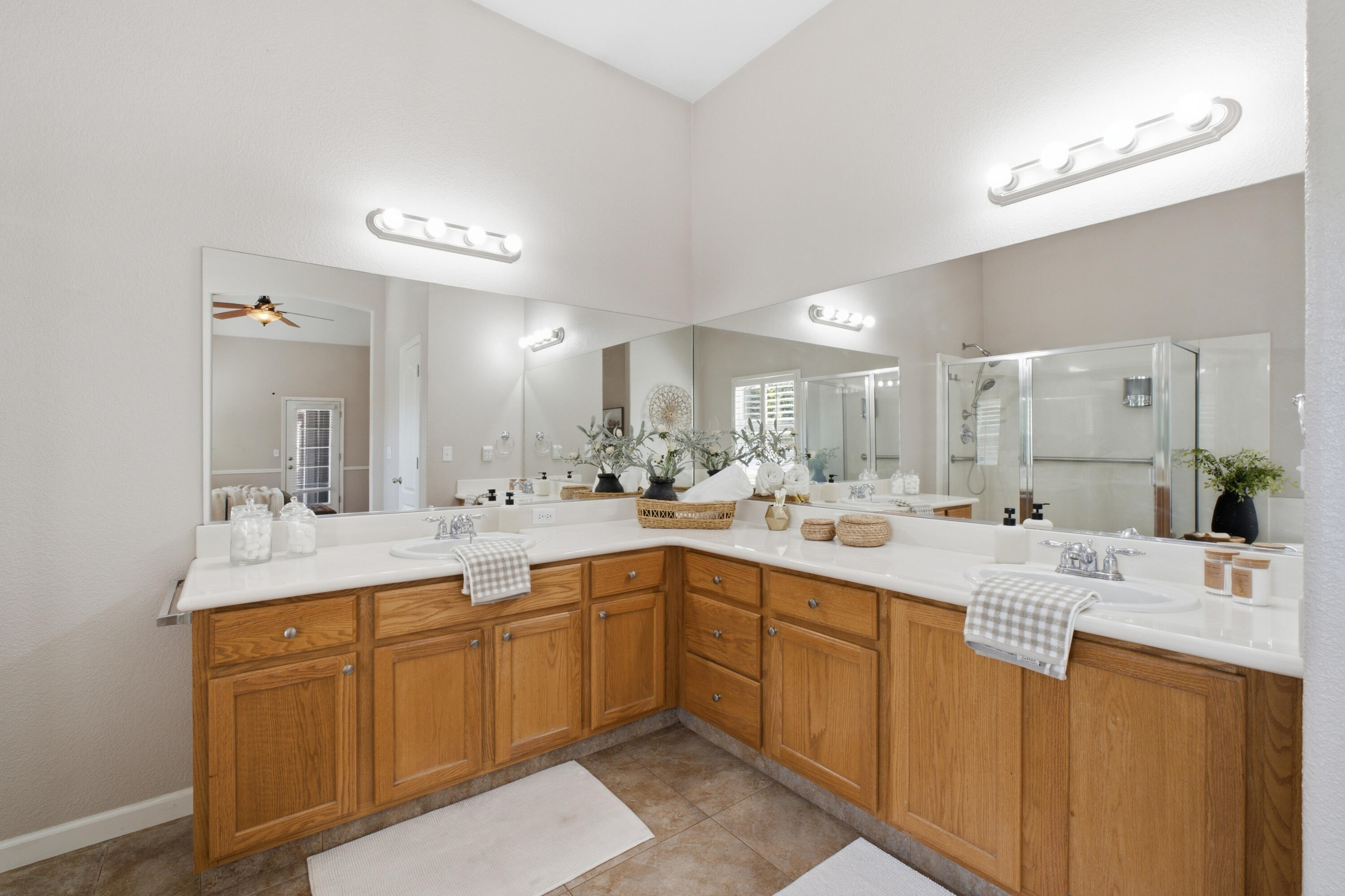 4923 W Lark Ave, Visalia, CA 93291