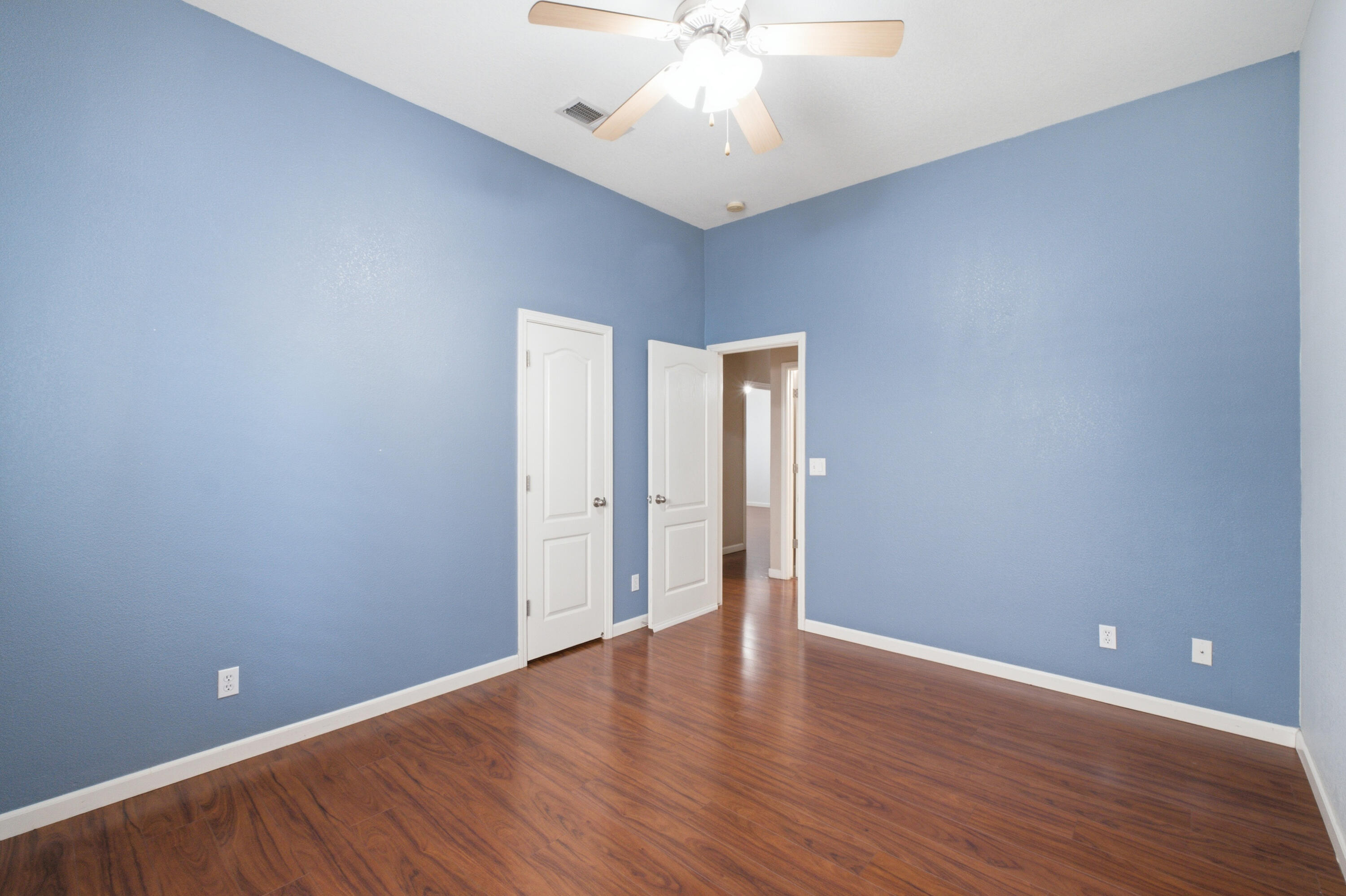 4923 W Lark Ave, Visalia, CA 93291