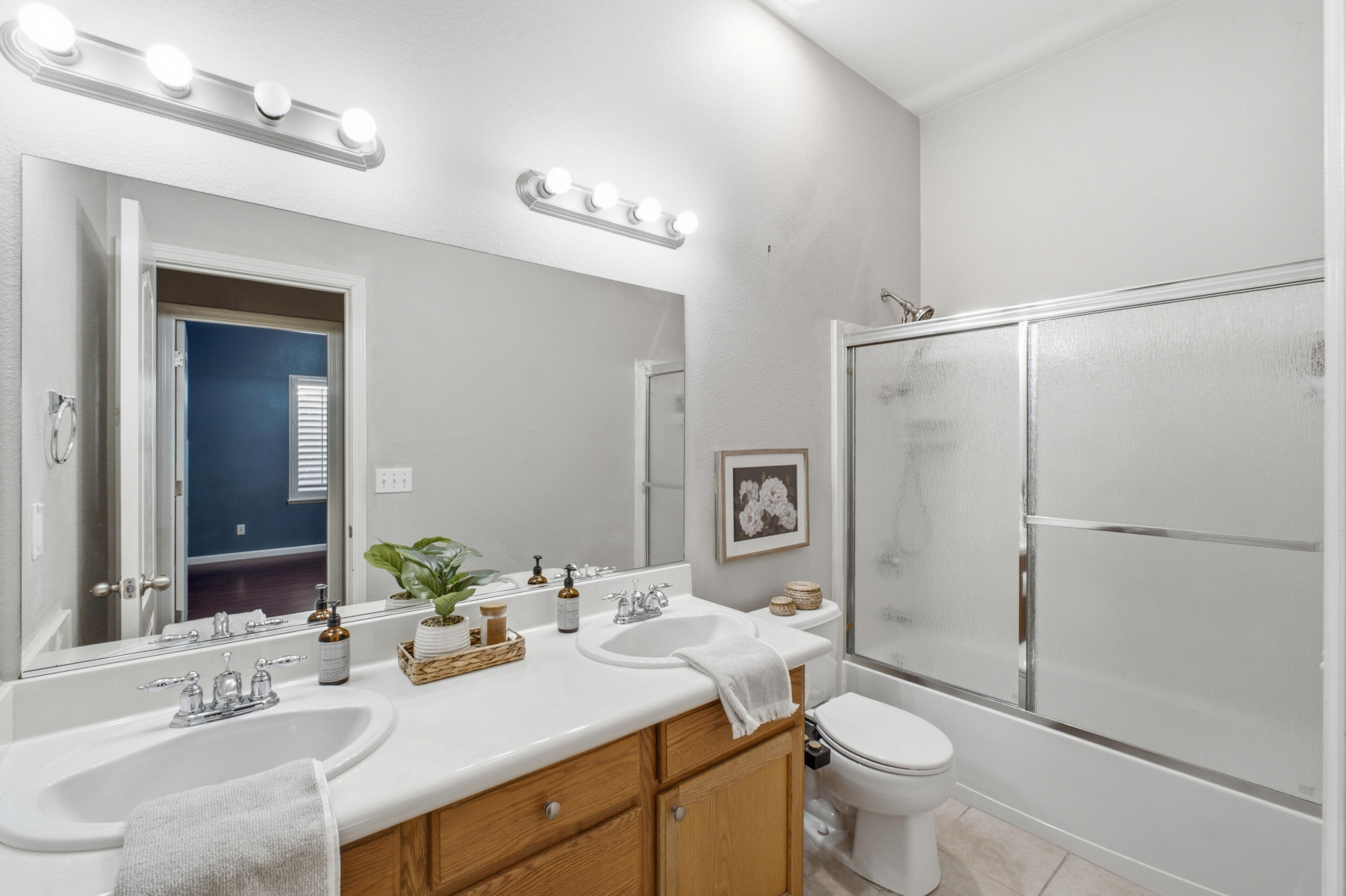 4923 W Lark Ave, Visalia, CA 93291