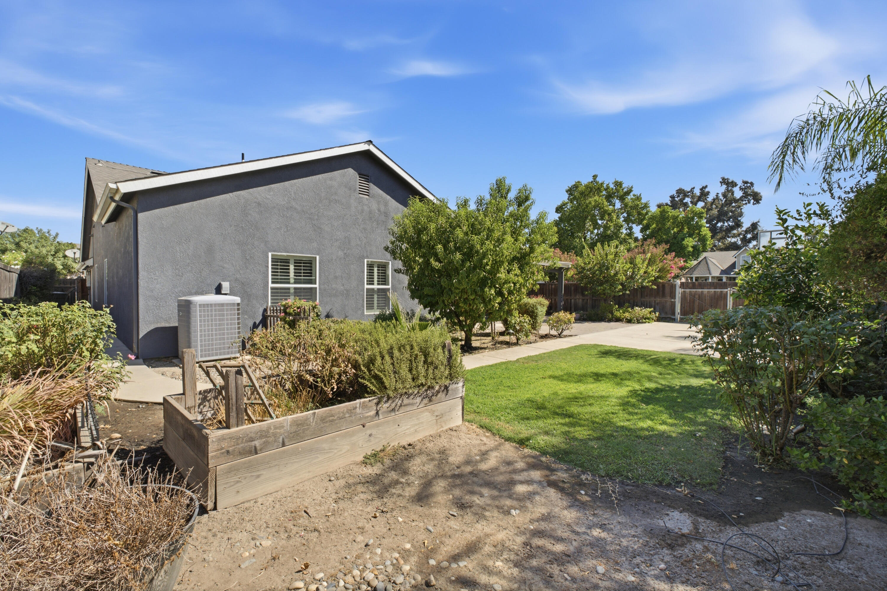 4923 W Lark Ave, Visalia, CA 93291