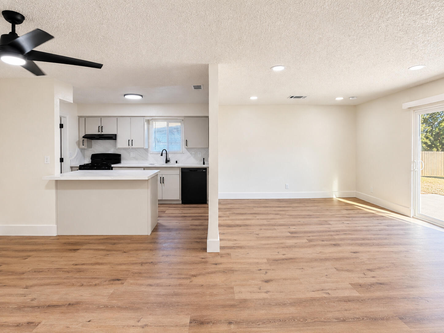 15985 Edmiston Ave, Ivanhoe, CA 93235