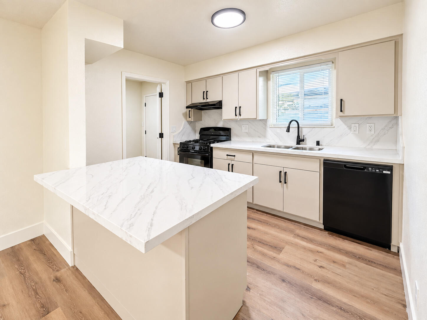 15985 Edmiston Ave, Ivanhoe, CA 93235
