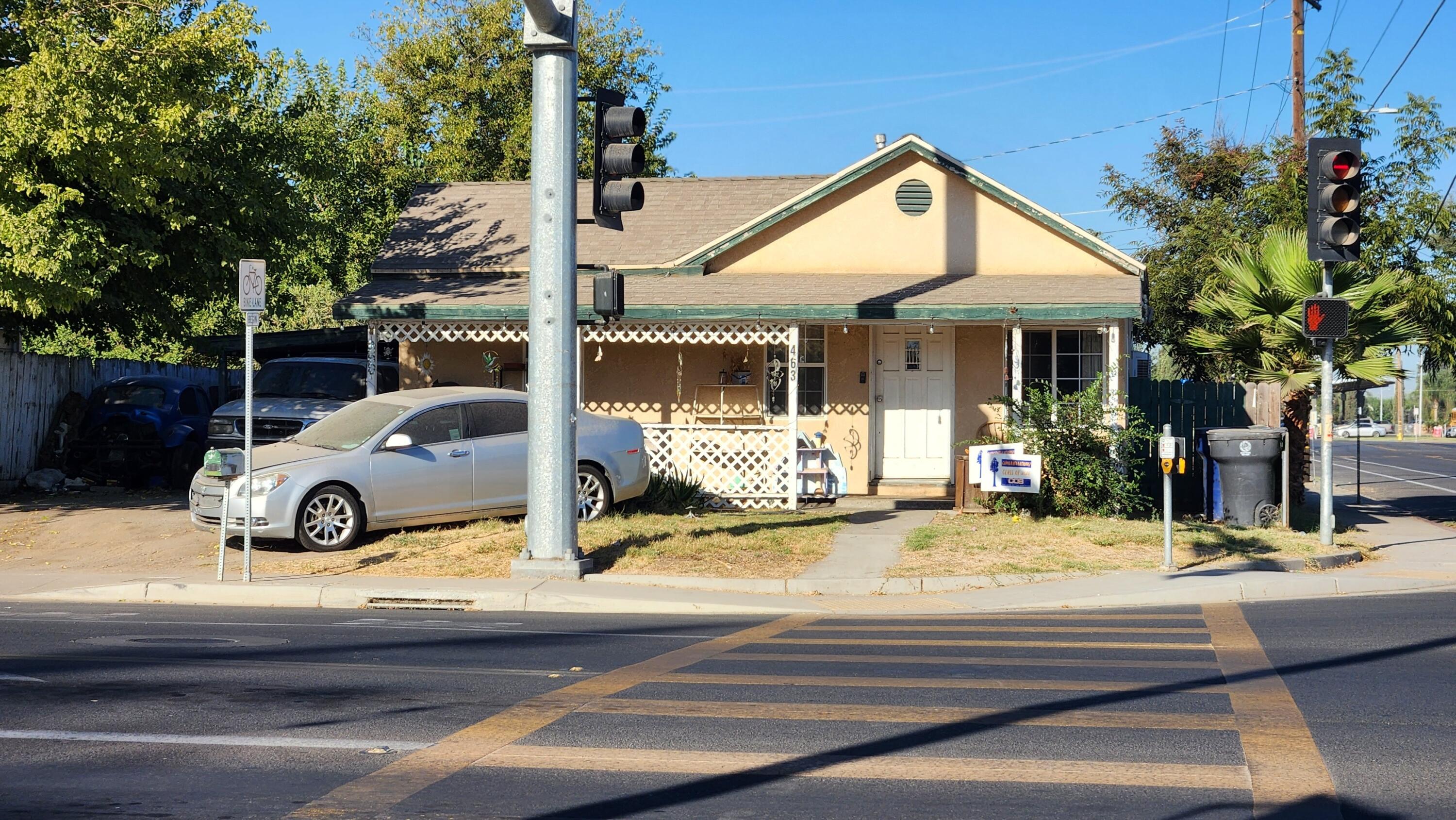 462 N E St, Tulare, CA 93274