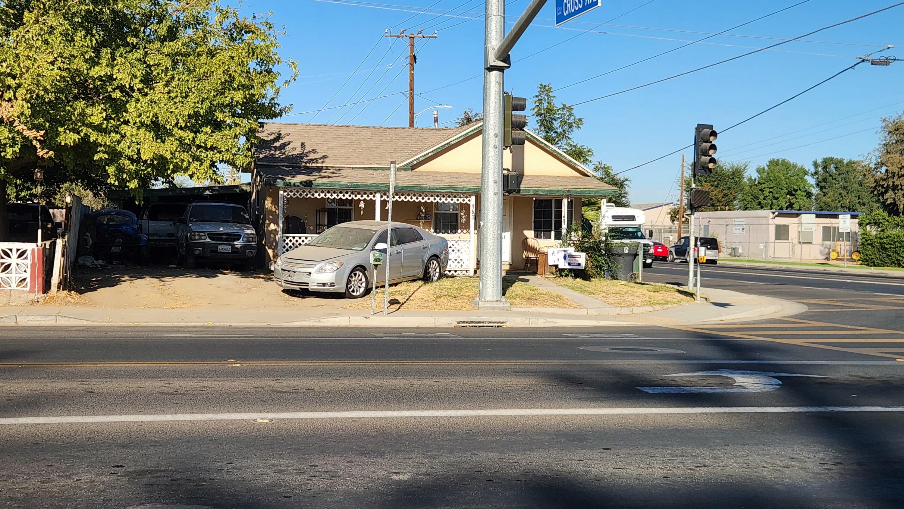 462 N E St, Tulare, CA 93274