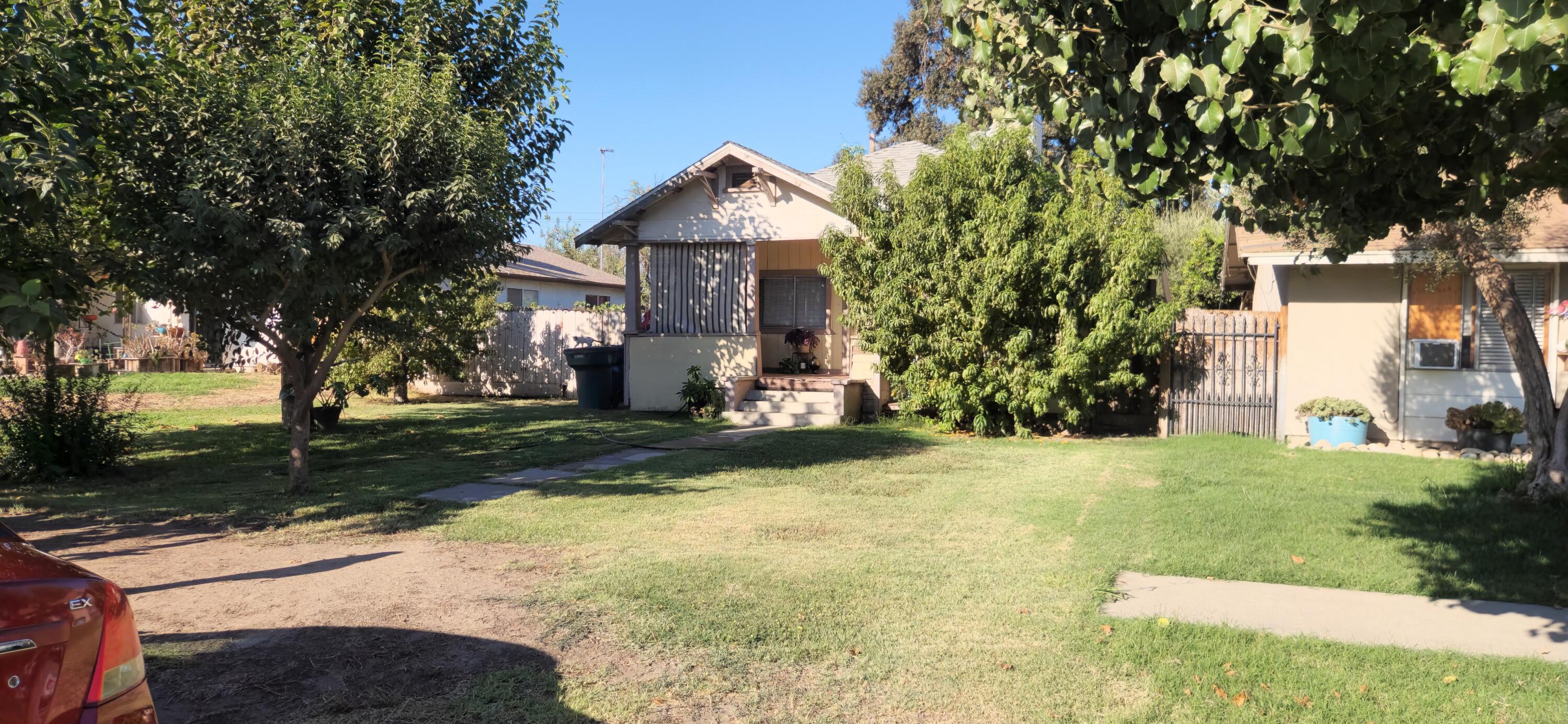 523 N G St, Tulare, CA 93274
