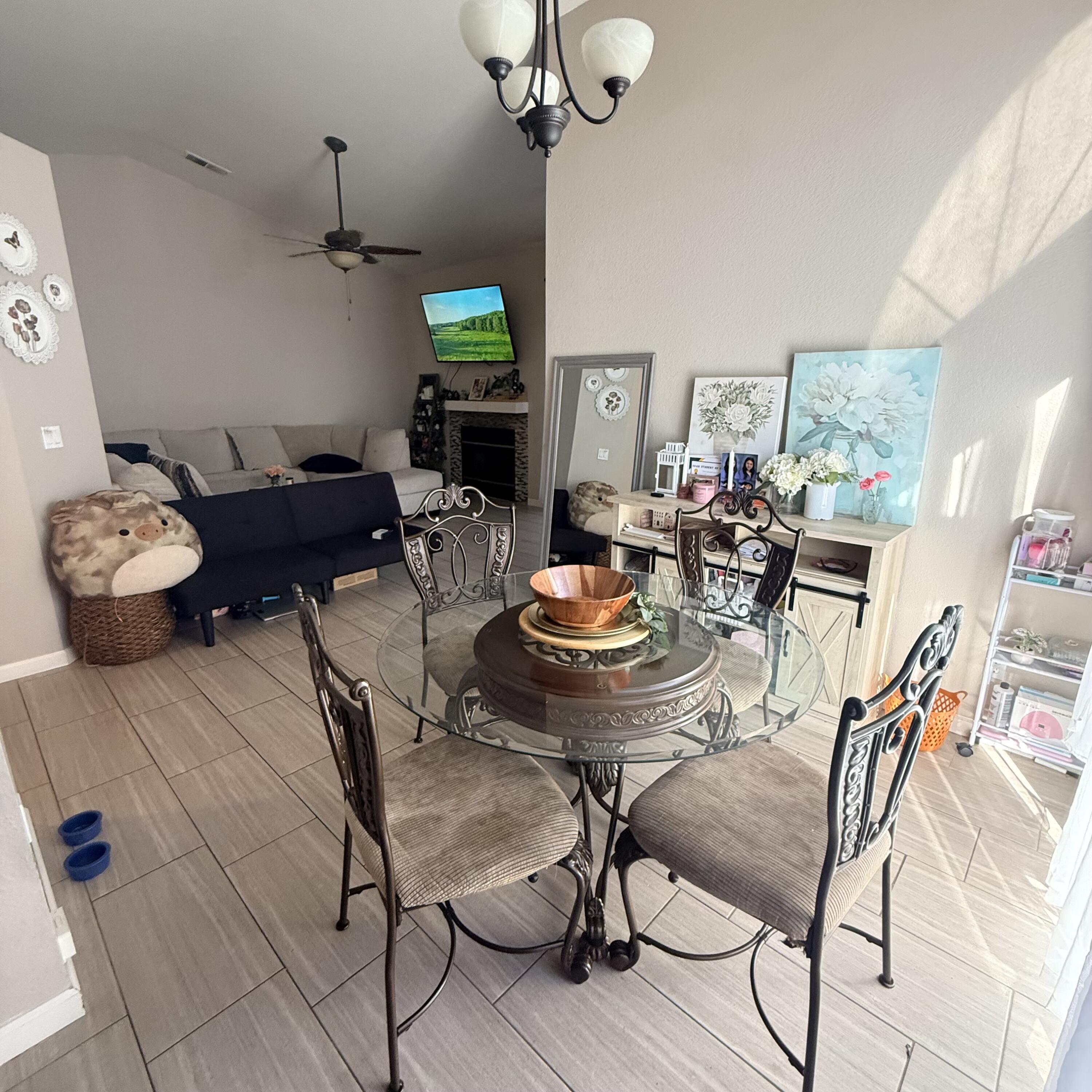 1338 E Castlecrest Ave, Visalia, CA 93292