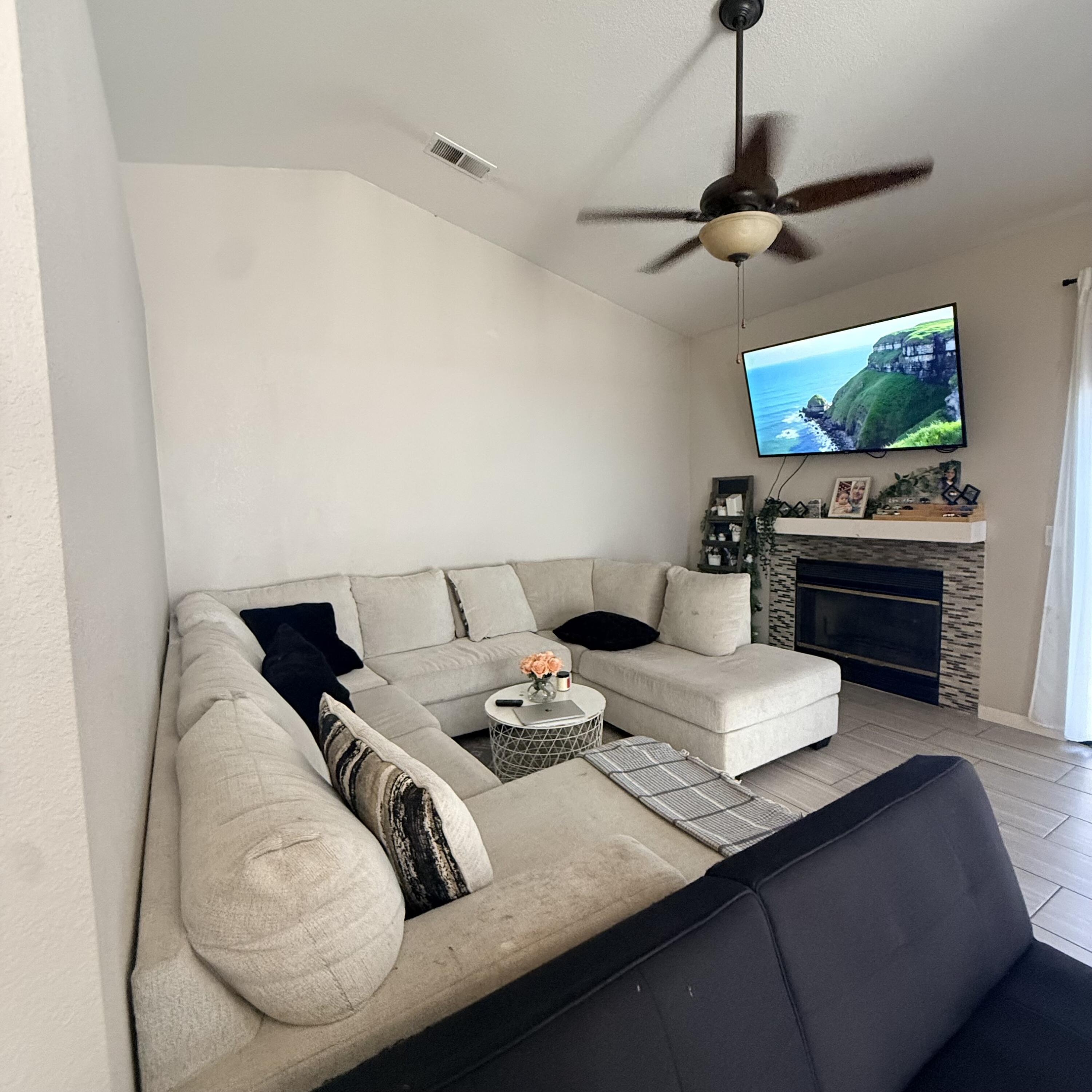 1338 E Castlecrest Ave, Visalia, CA 93292