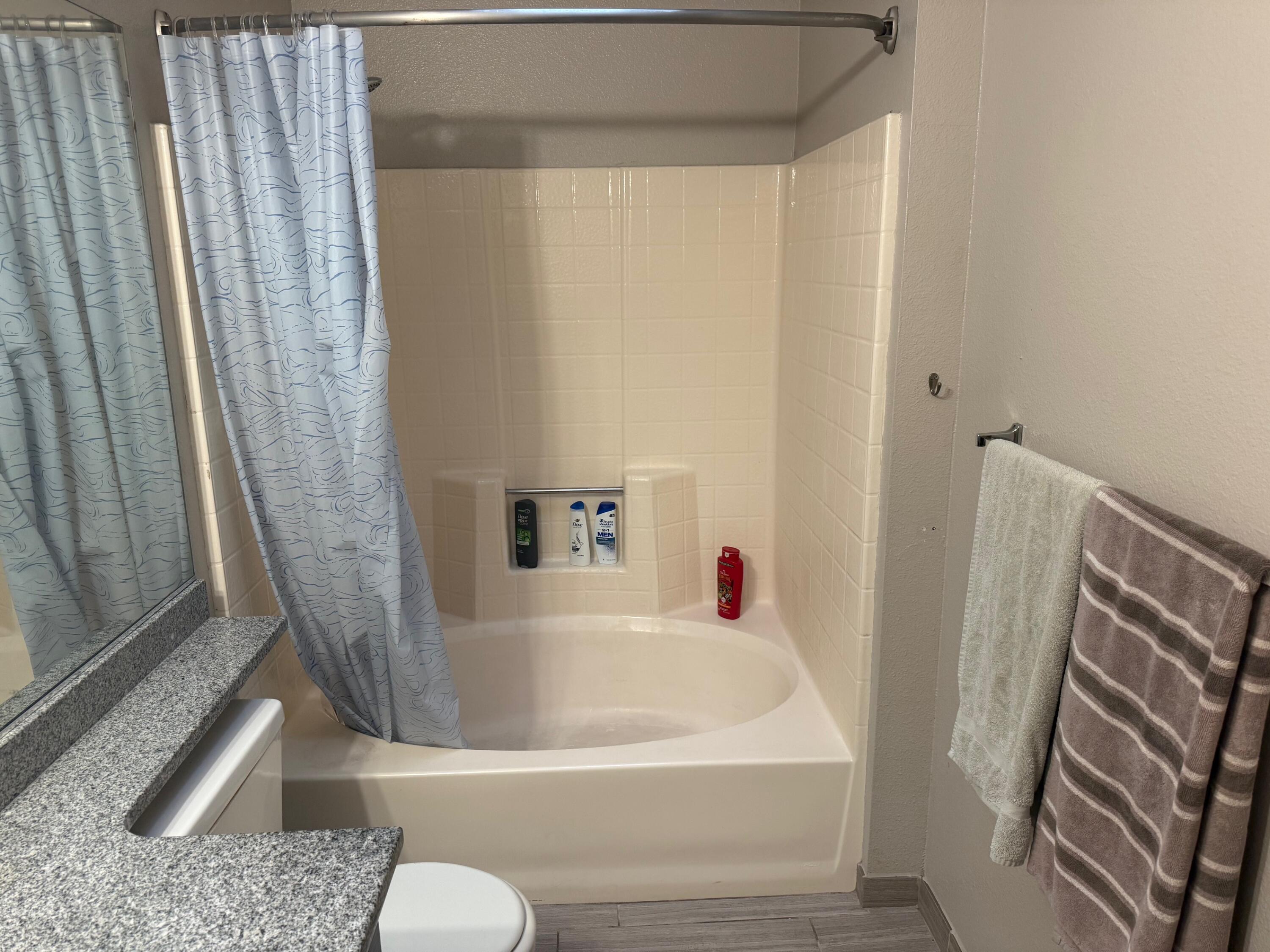 1338 E Castlecrest Ave, Visalia, CA 93292