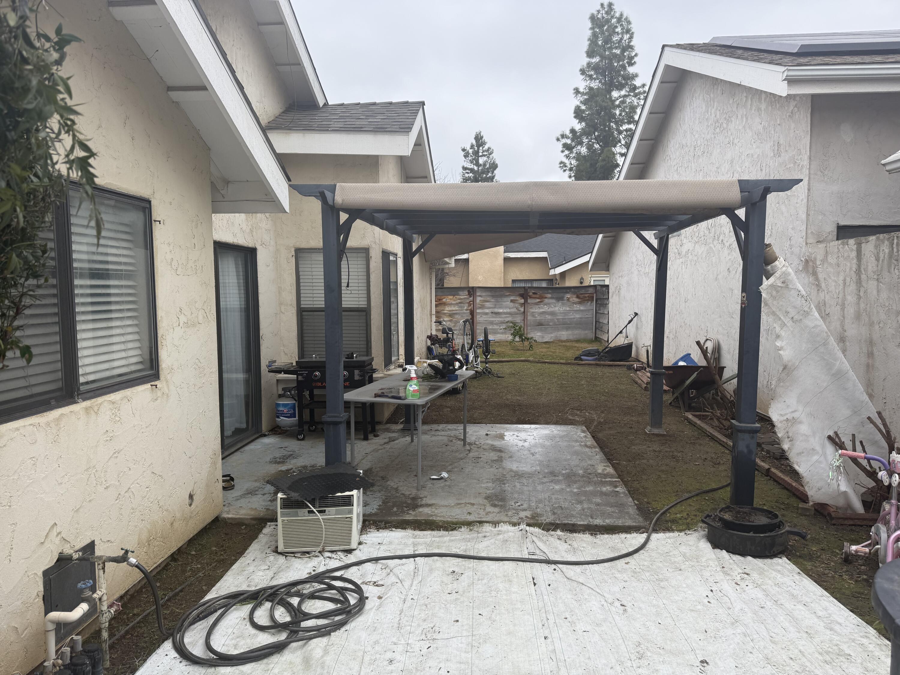 1338 E Castlecrest Ave, Visalia, CA 93292