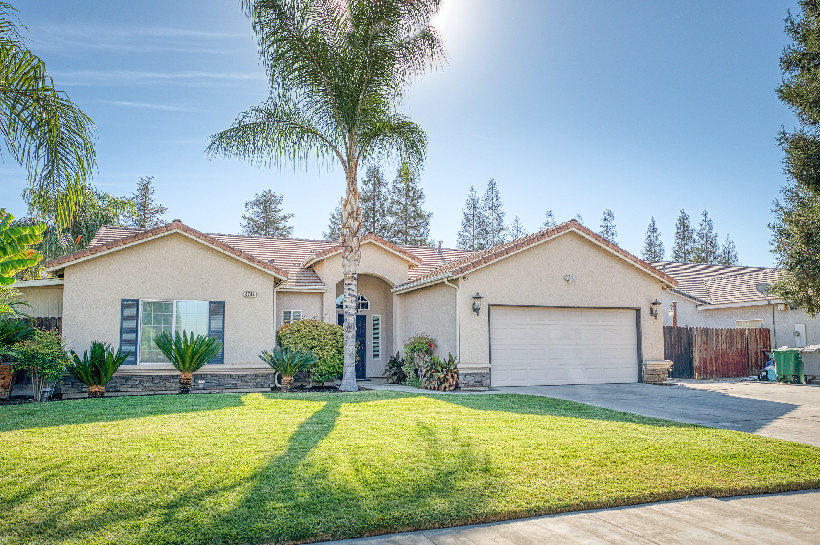 3744 Olive Ln, Selma, CA 93662
