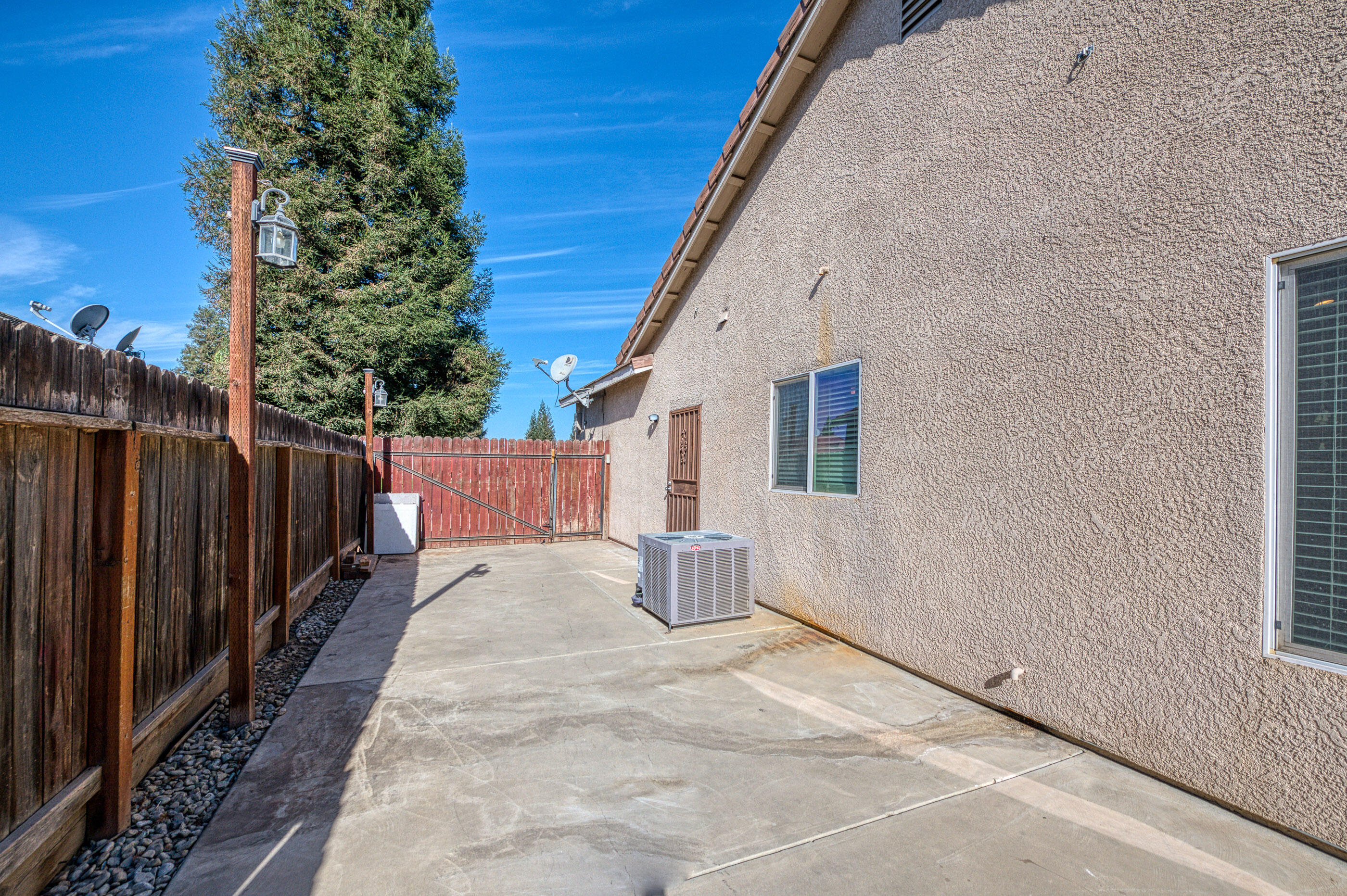 3744 Olive Ln, Selma, CA 93662