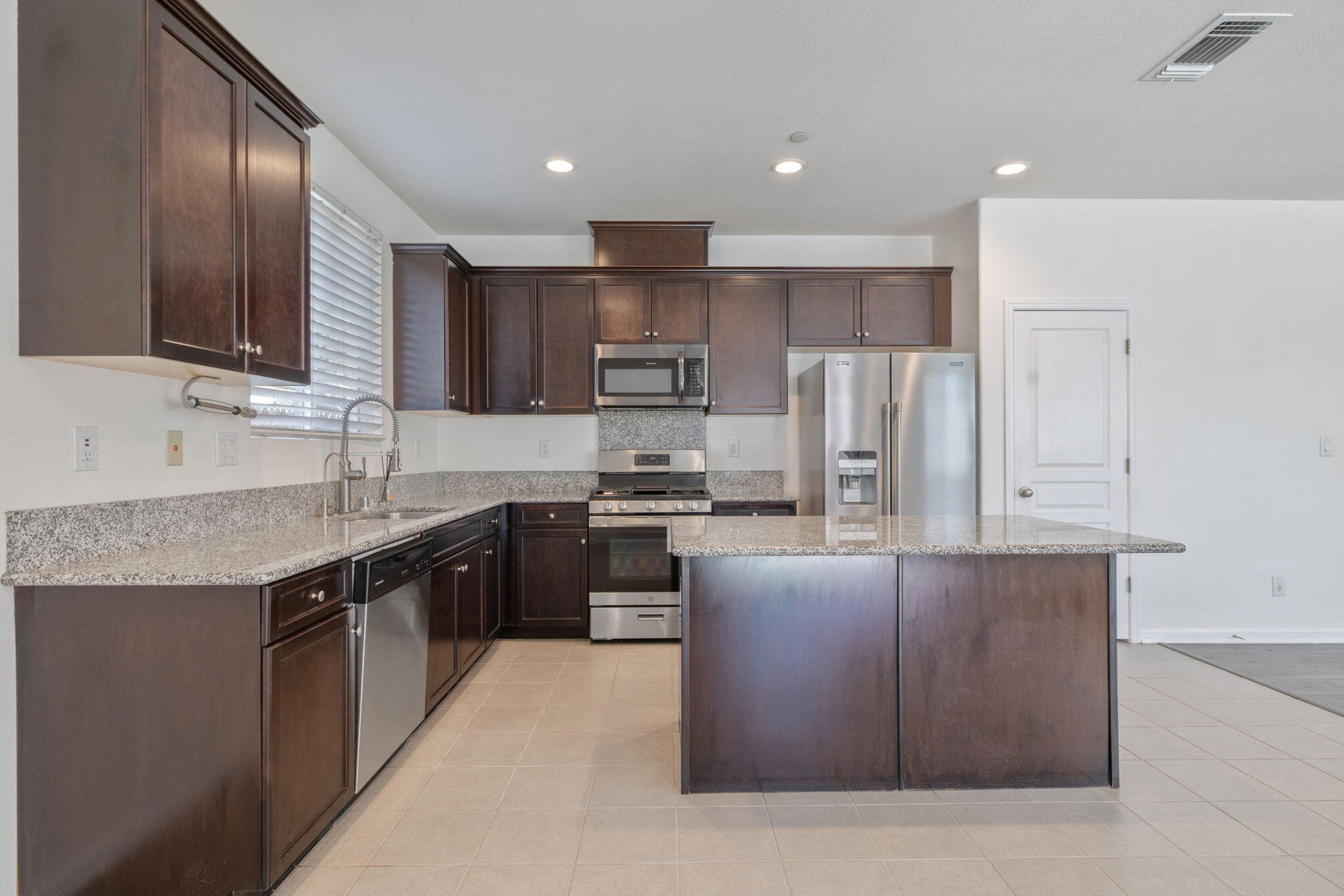 4333 W Lark Ave, Visalia, CA 93291