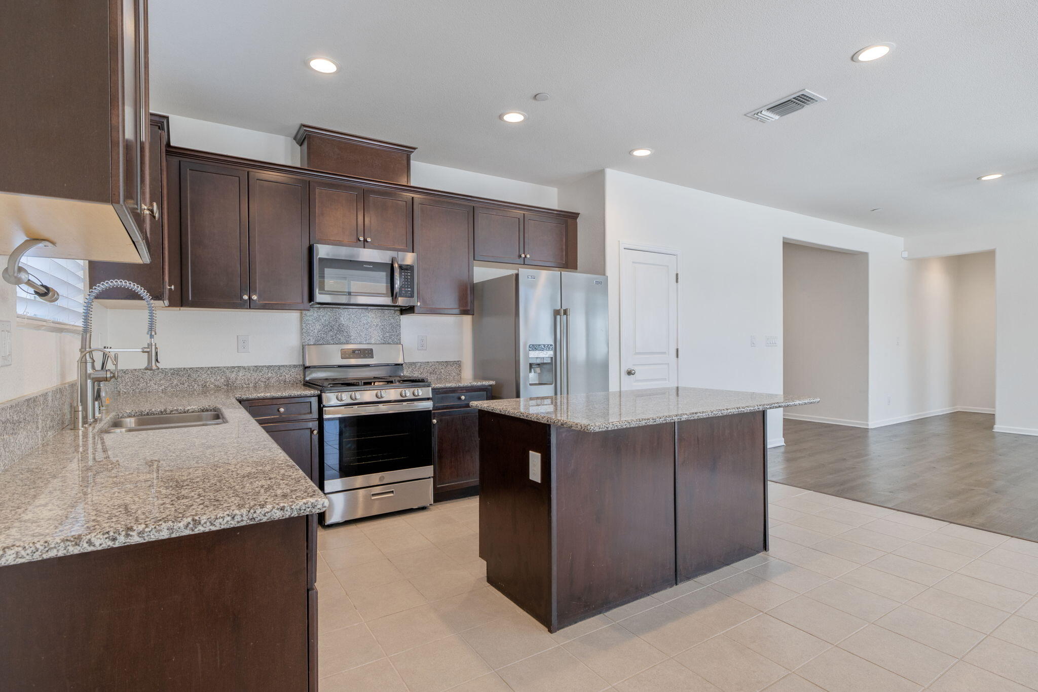 4333 W Lark Ave, Visalia, CA 93291