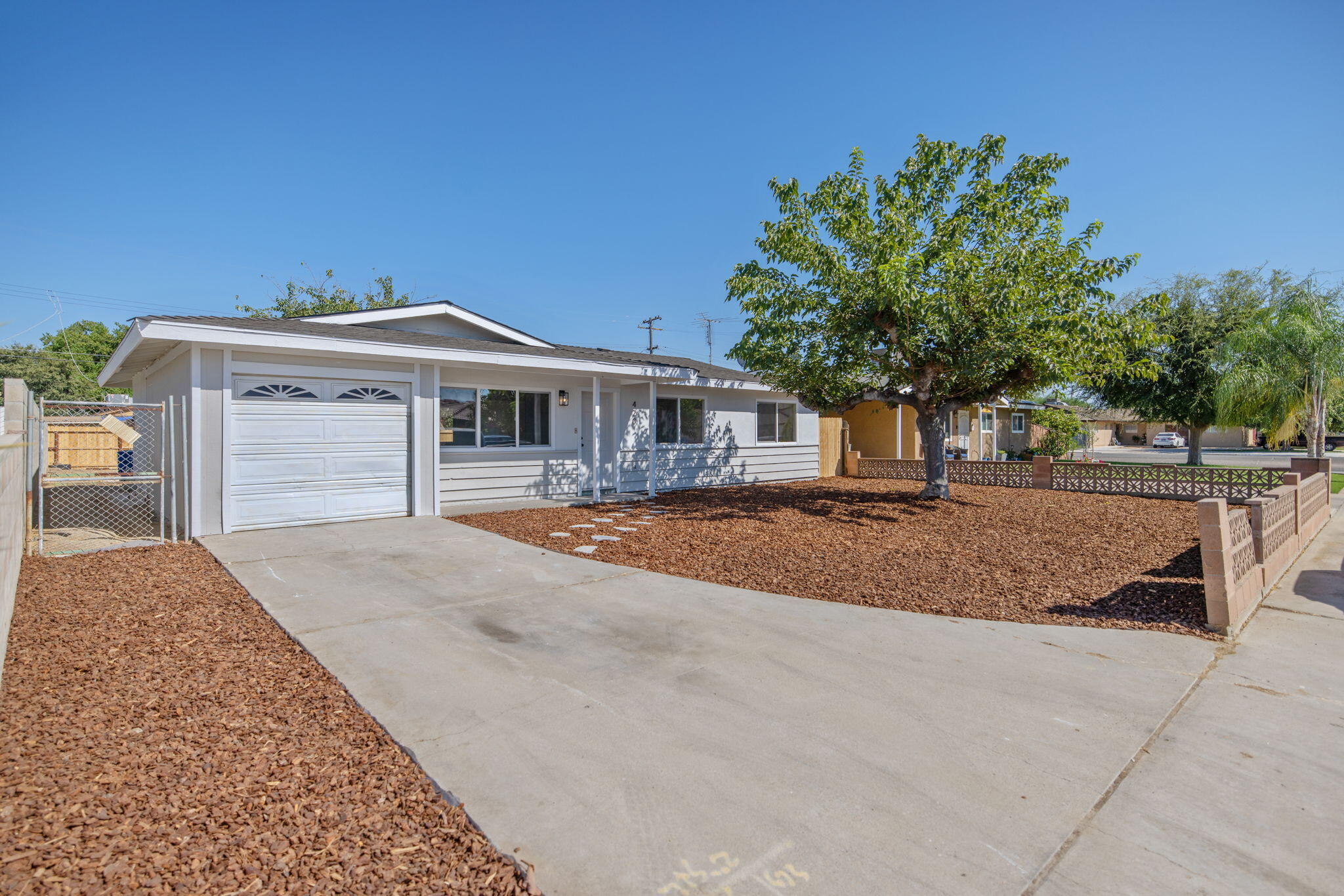 420 7th St, McFarland, CA 93250