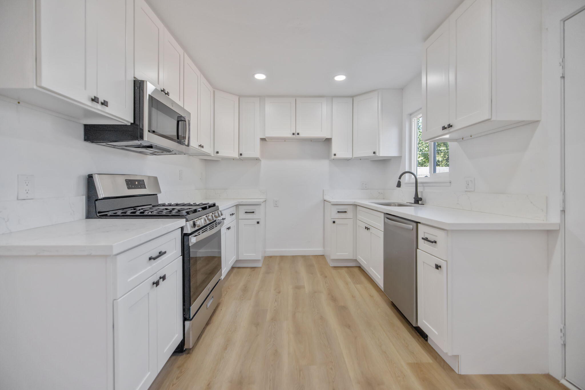 420 7th St, McFarland, CA 93250