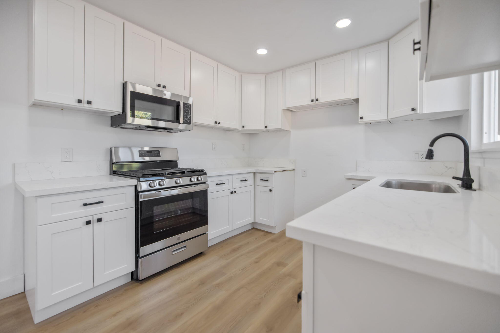 420 7th St, McFarland, CA 93250