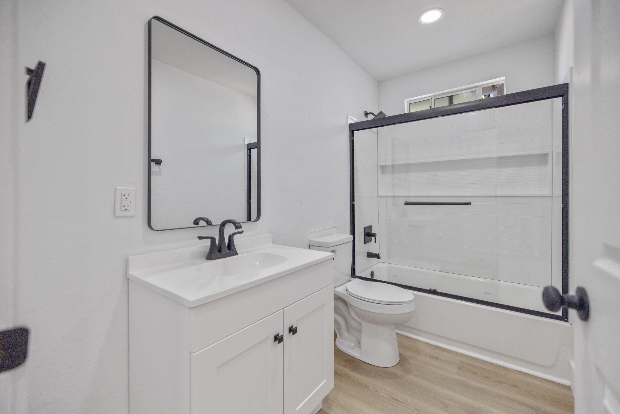420 7th St, McFarland, CA 93250