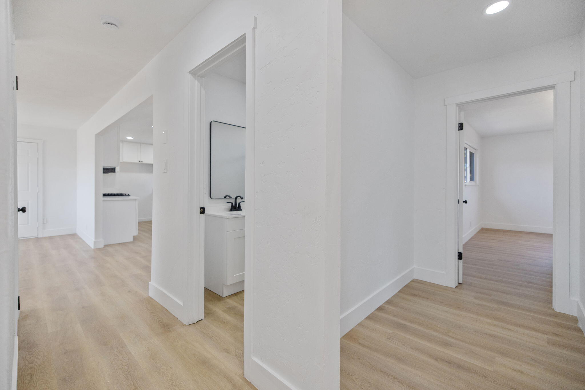 420 7th St, McFarland, CA 93250