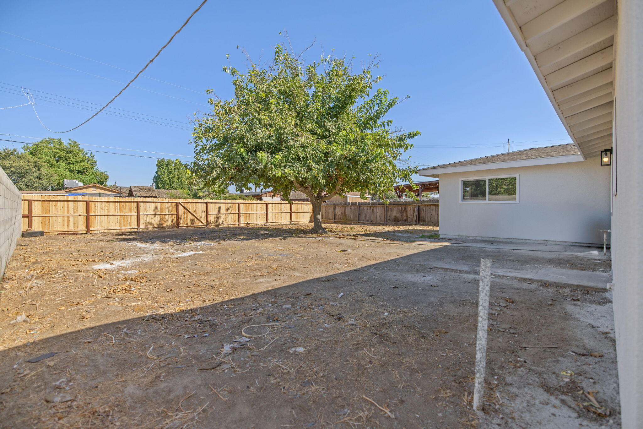 420 7th St, McFarland, CA 93250
