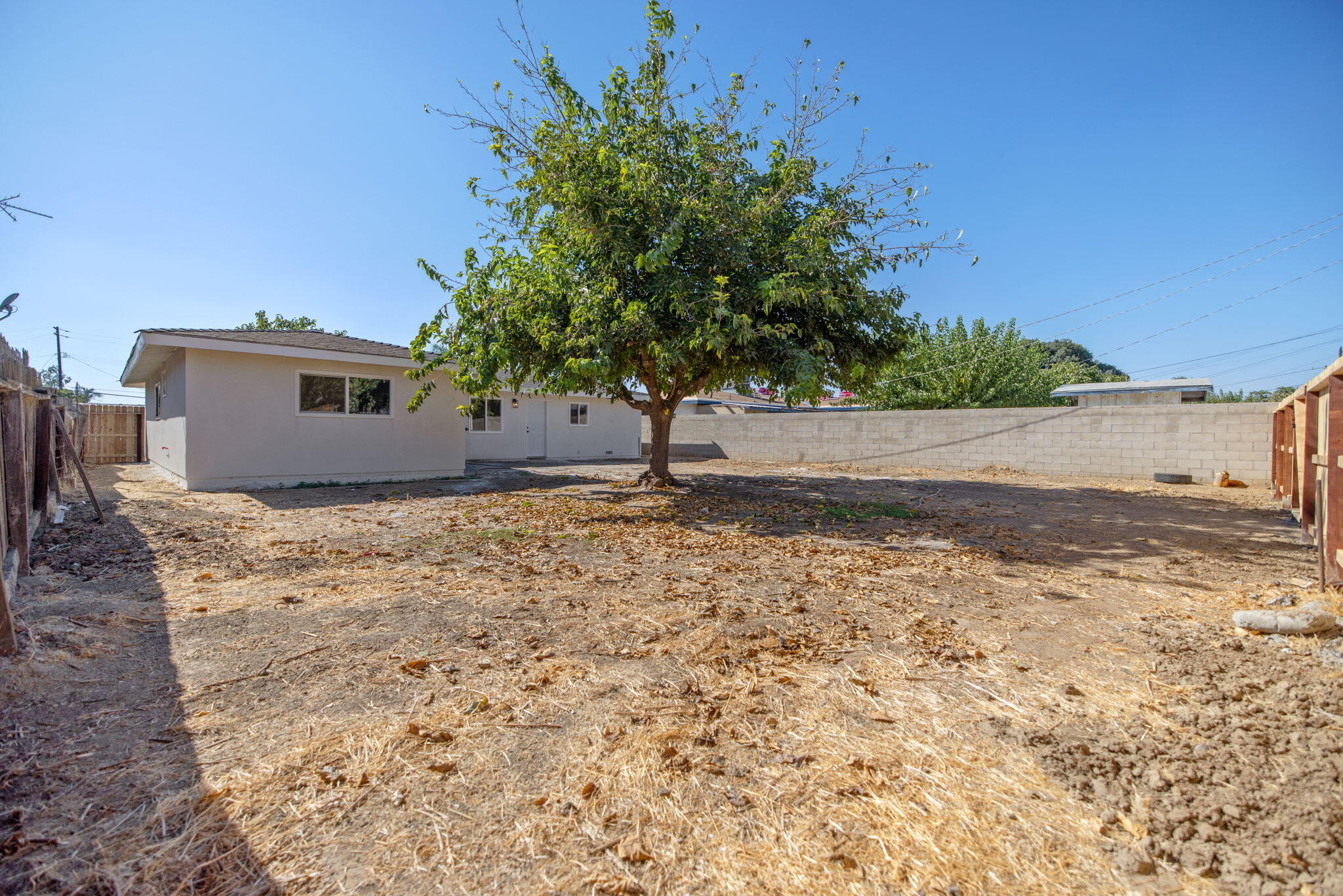 420 7th St, McFarland, CA 93250