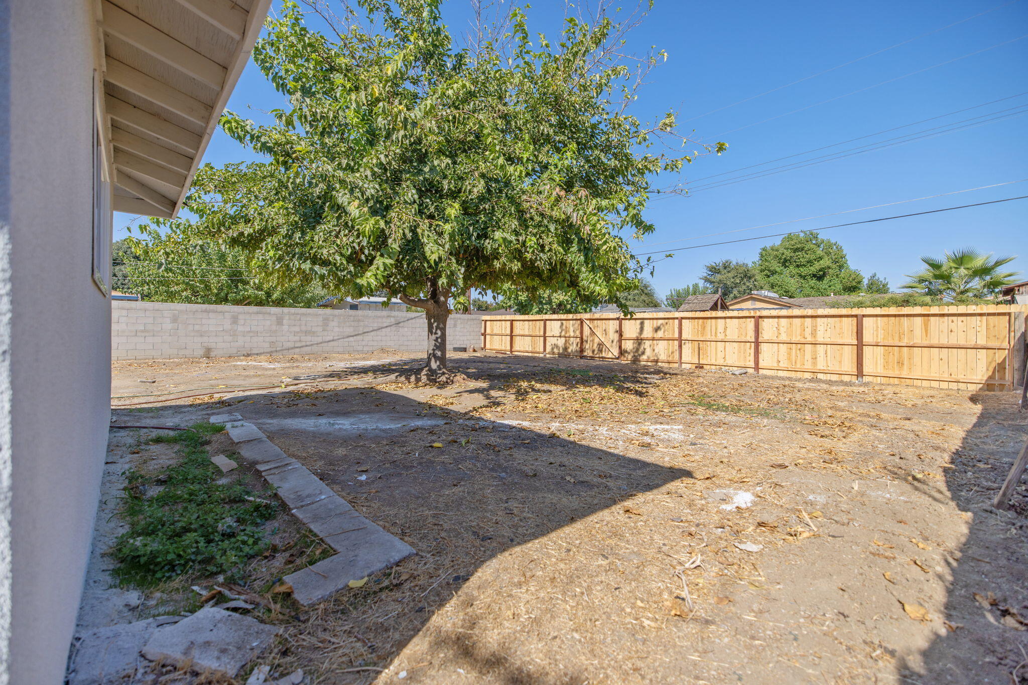 420 7th St, McFarland, CA 93250