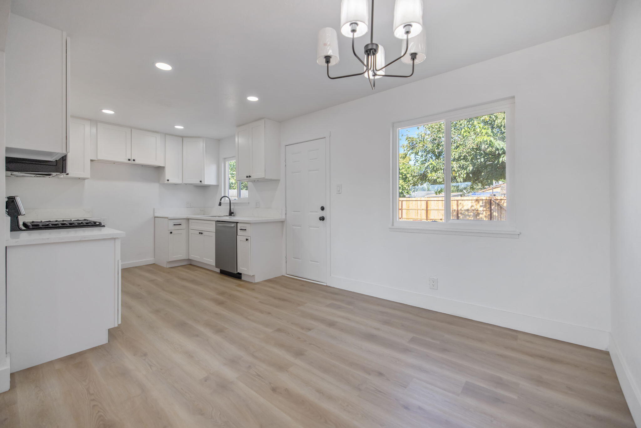 420 7th St, McFarland, CA 93250