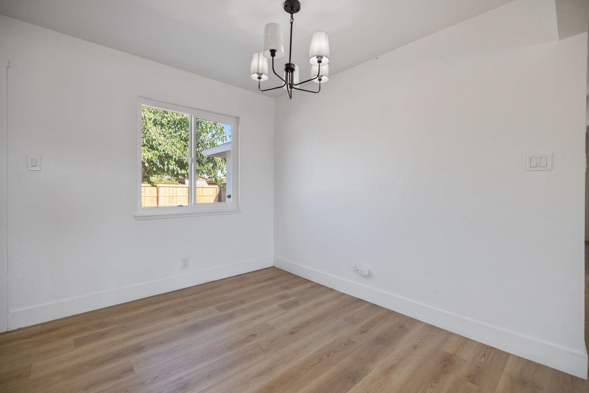 420 7th St, McFarland, CA 93250