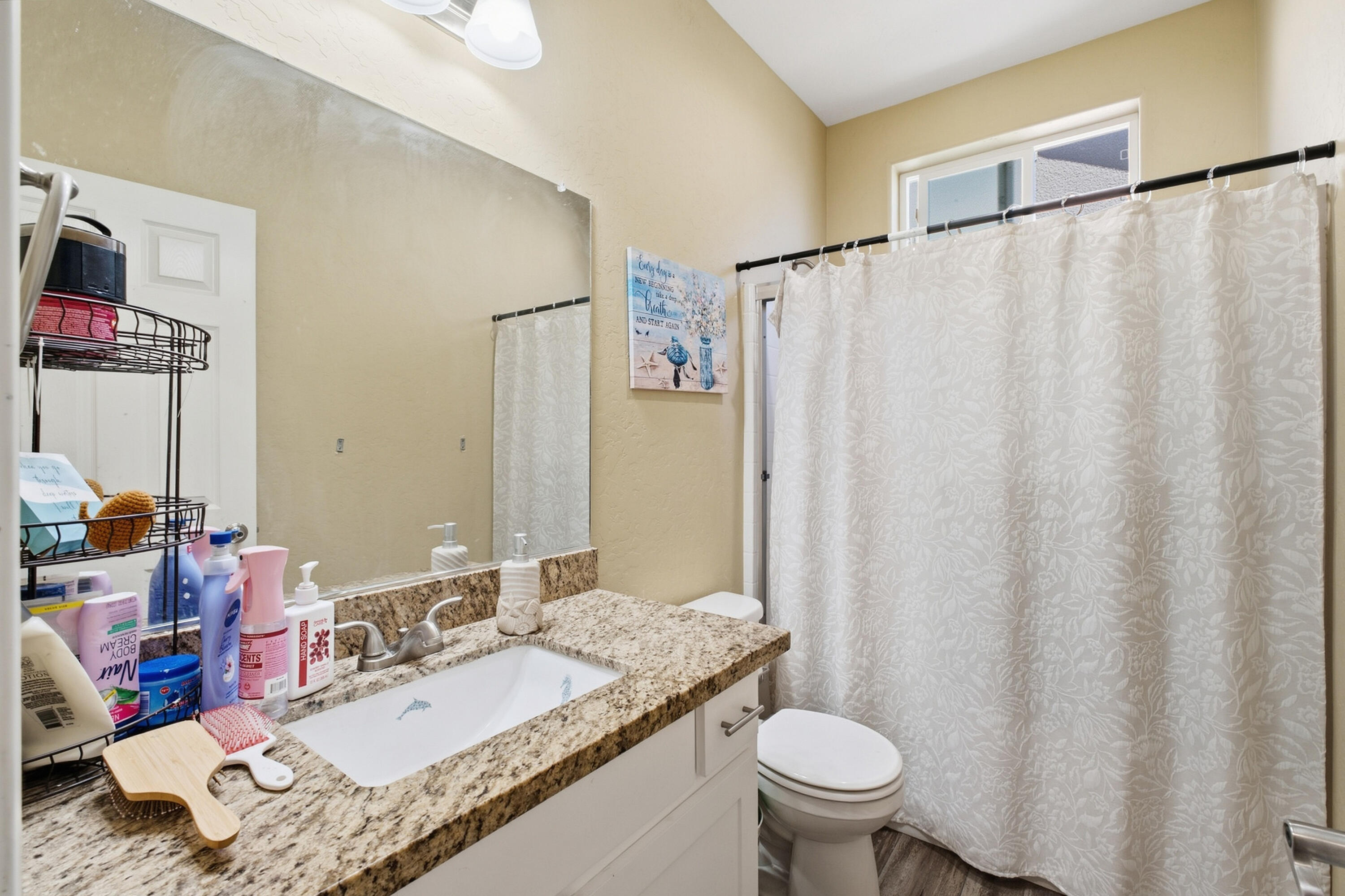 301 E Oakland St, Farmersville, CA 93223
