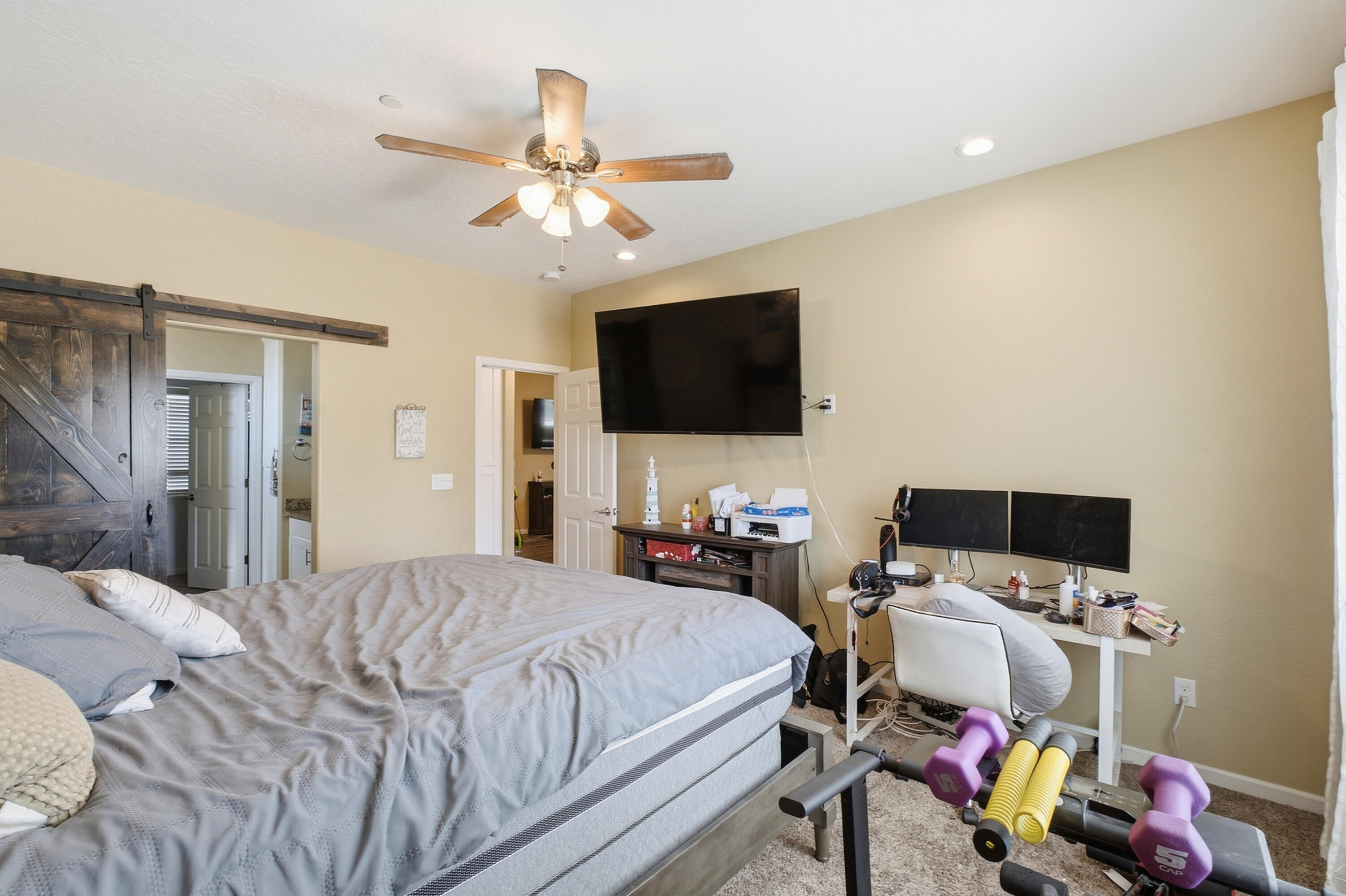 301 E Oakland St, Farmersville, CA 93223