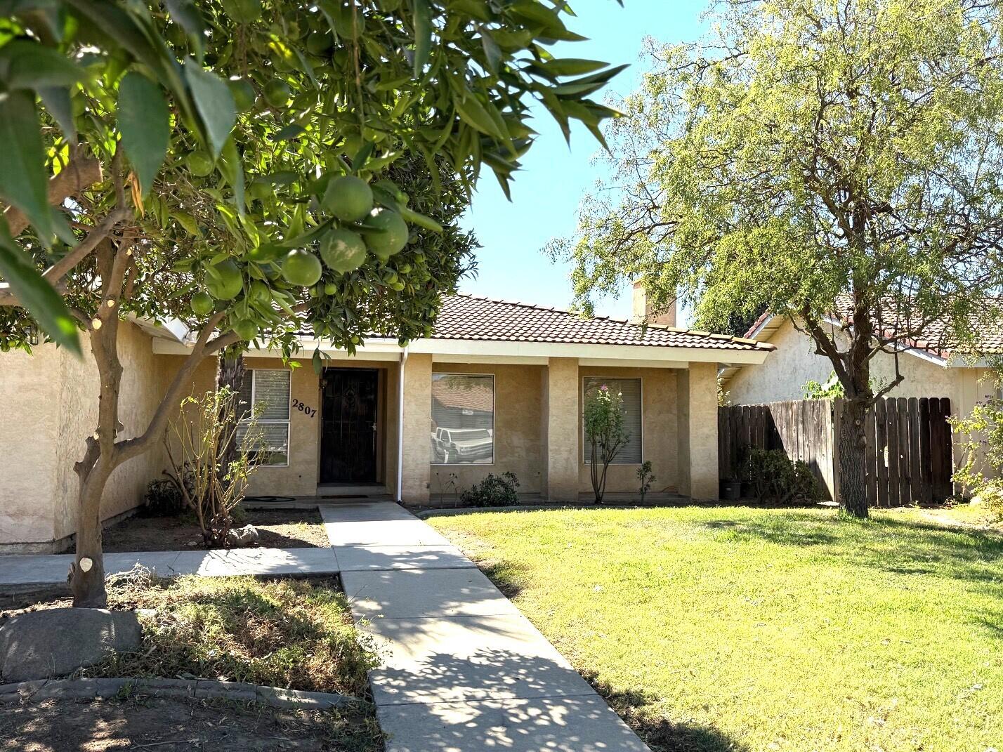 2807 E Norman Ave, Visalia, CA 93292