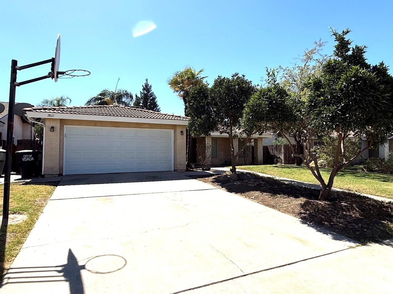 2807 E Norman Ave, Visalia, CA 93292