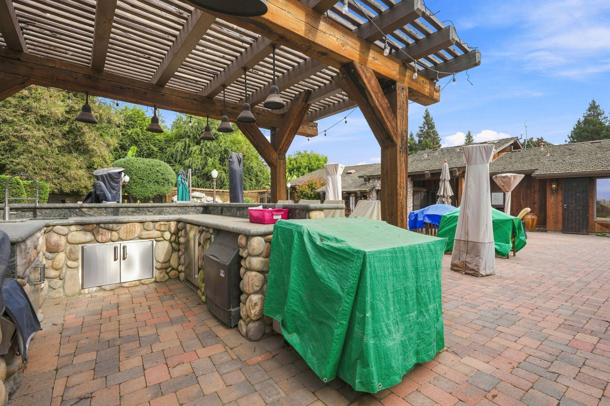 10098 Avenue 360, Visalia, CA 93291