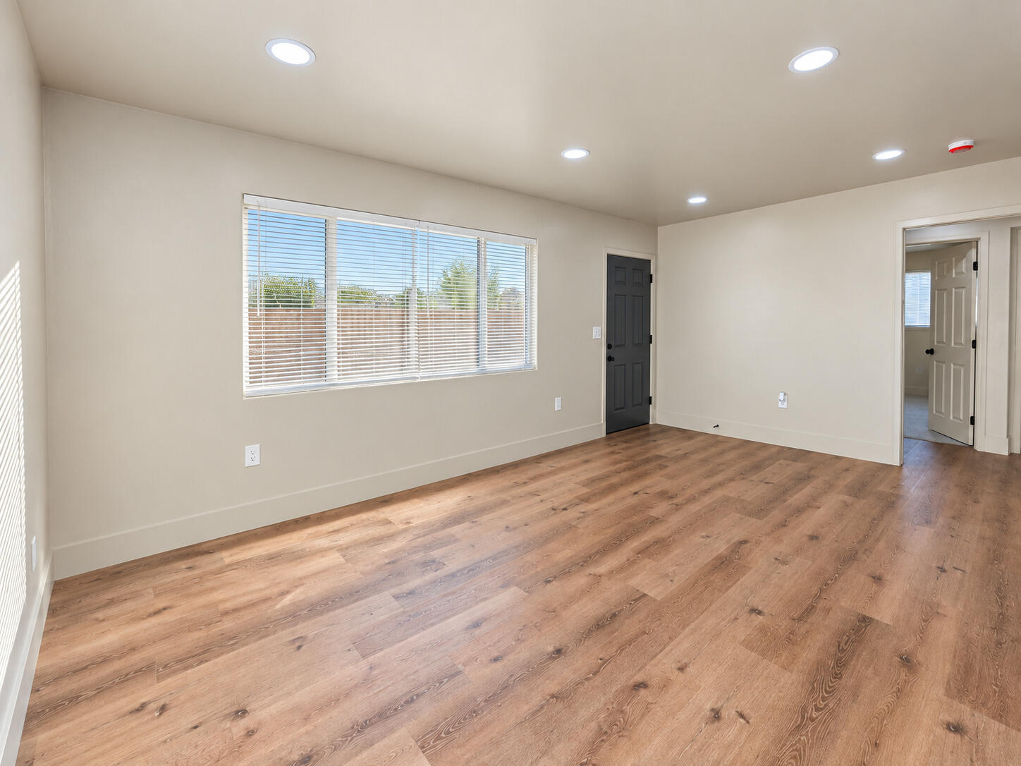 130 N Grape St, Visalia, CA 93291