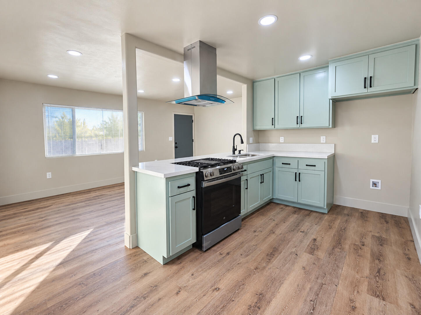 130 N Grape St, Visalia, CA 93291