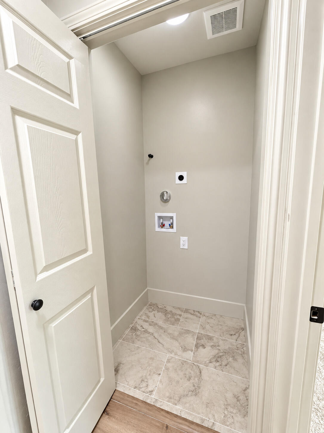 130 N Grape St, Visalia, CA 93291