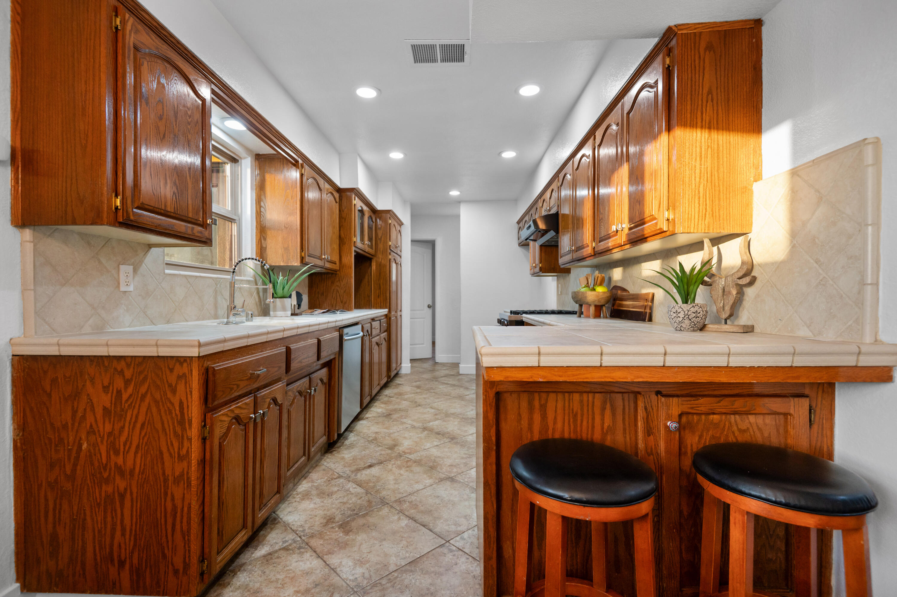 3440 W W Pryor Ave, Visalia, CA 93277