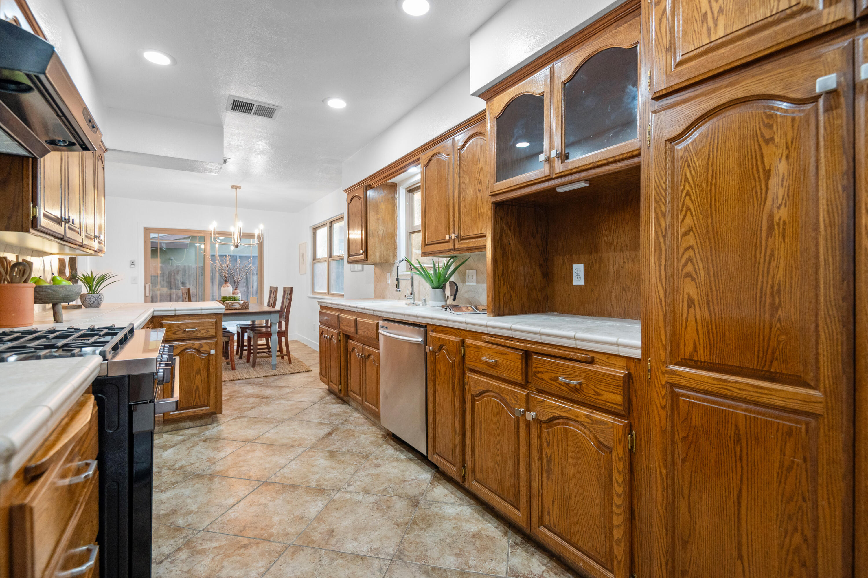 3440 W W Pryor Ave, Visalia, CA 93277