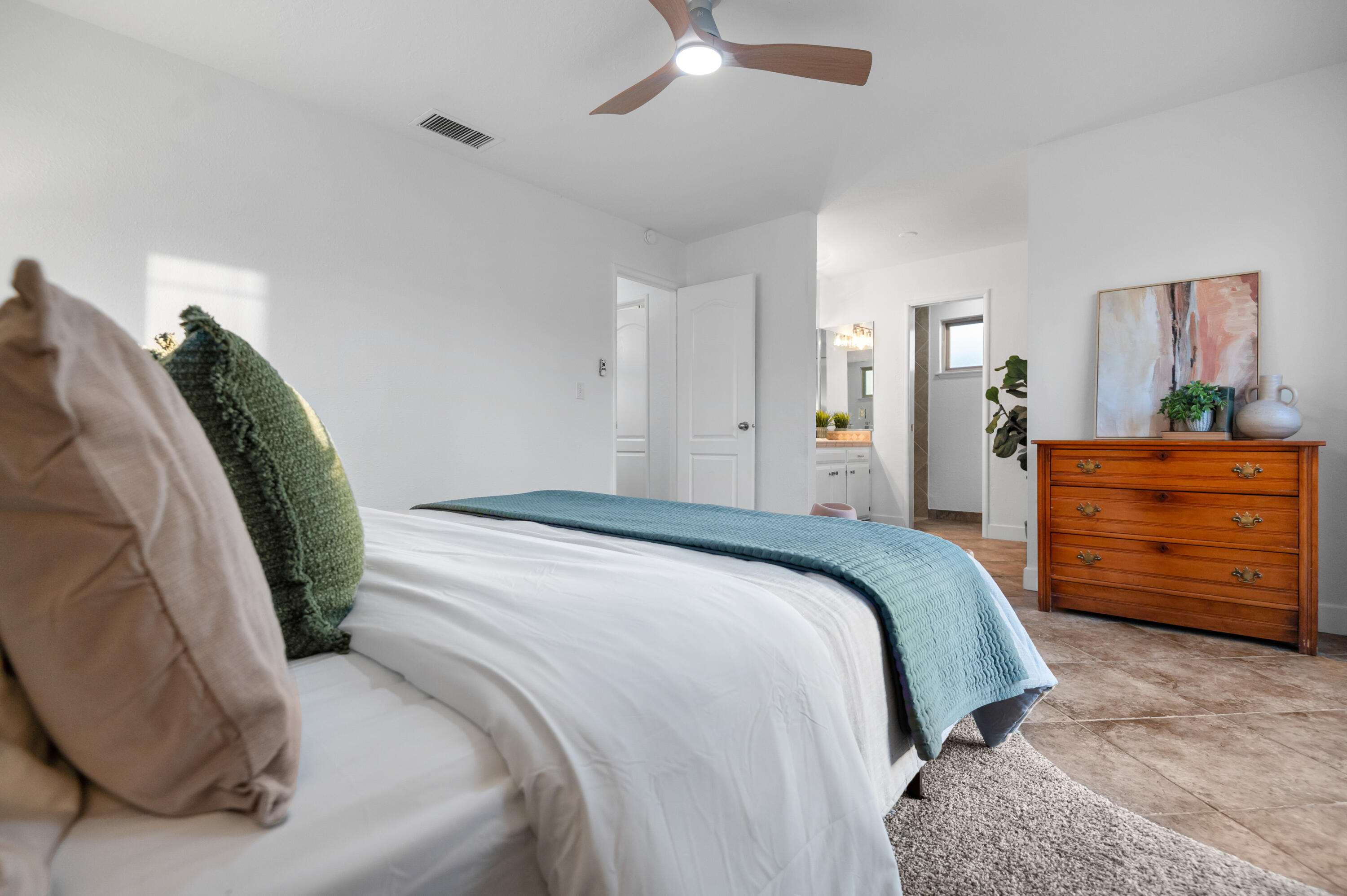 3440 W W Pryor Ave, Visalia, CA 93277