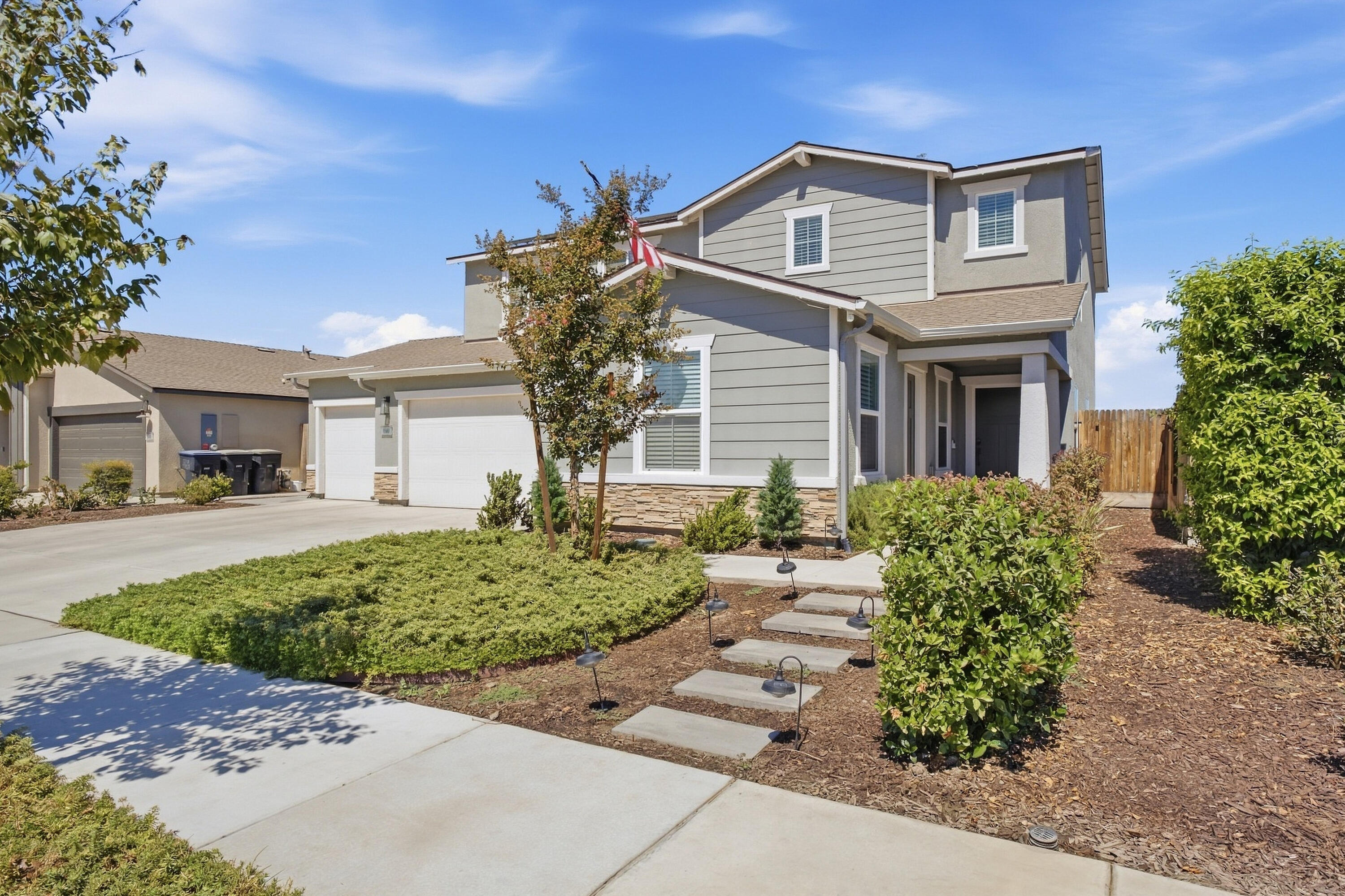 1040 E Reese Ave, Visalia, CA 93292
