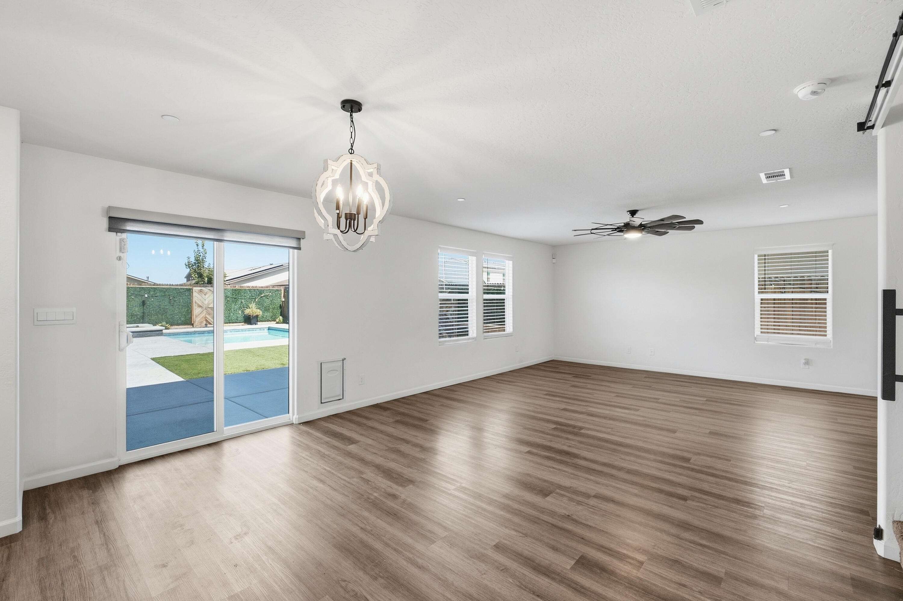 1040 E Reese Ave, Visalia, CA 93292