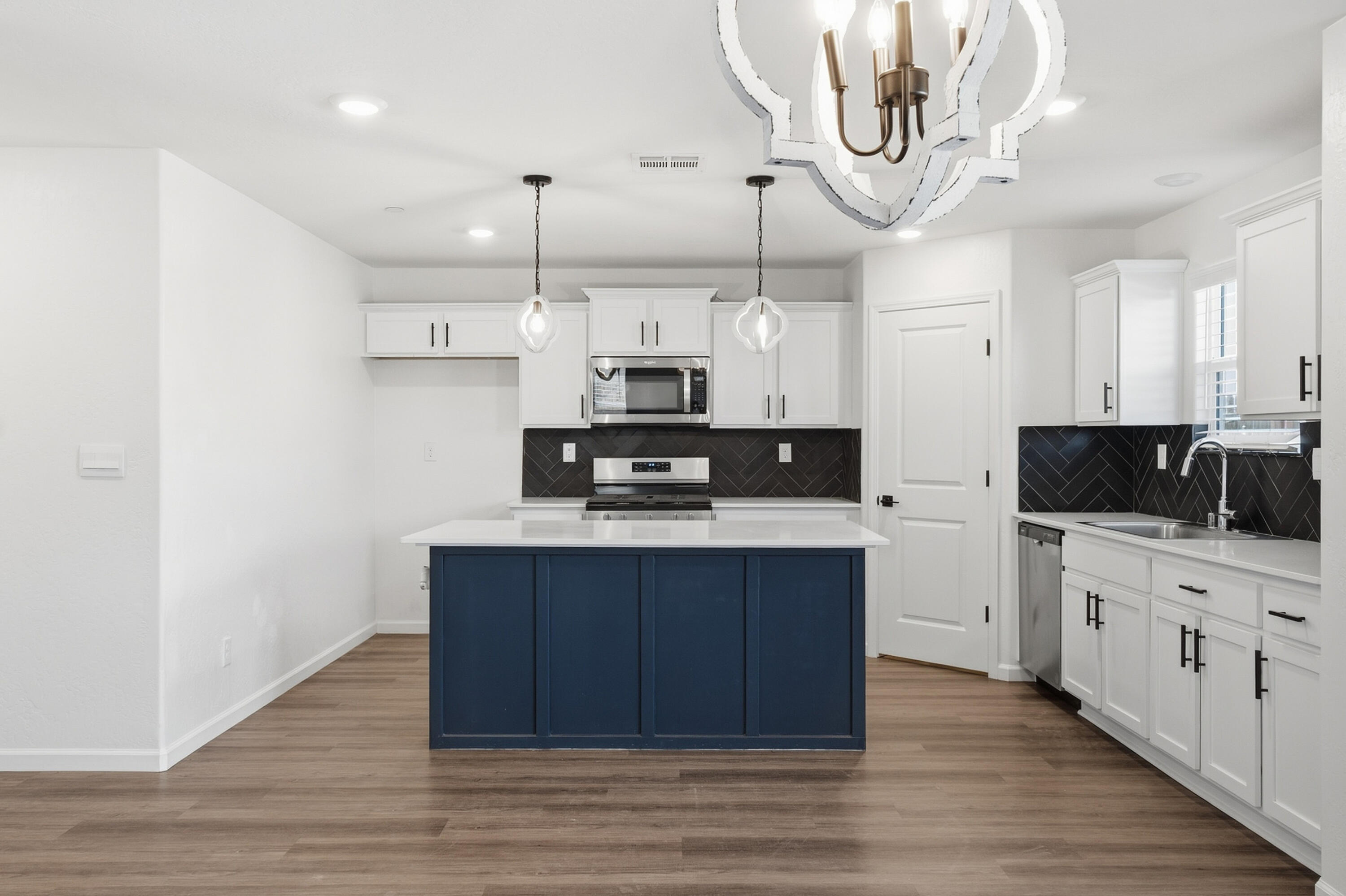1040 E Reese Ave, Visalia, CA 93292