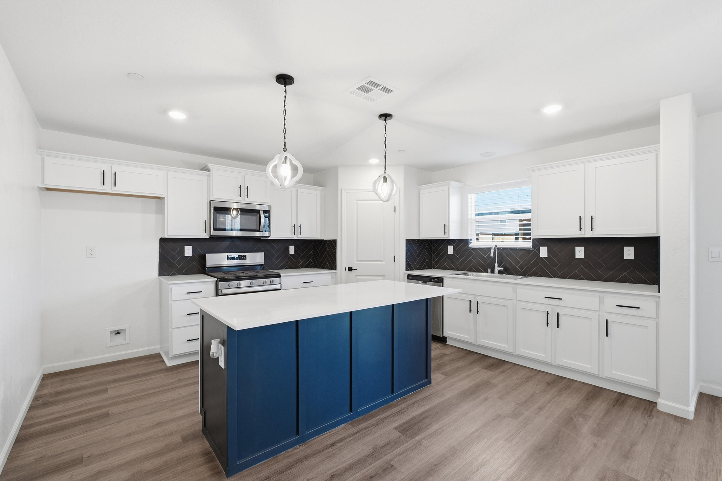 1040 E Reese Ave, Visalia, CA 93292