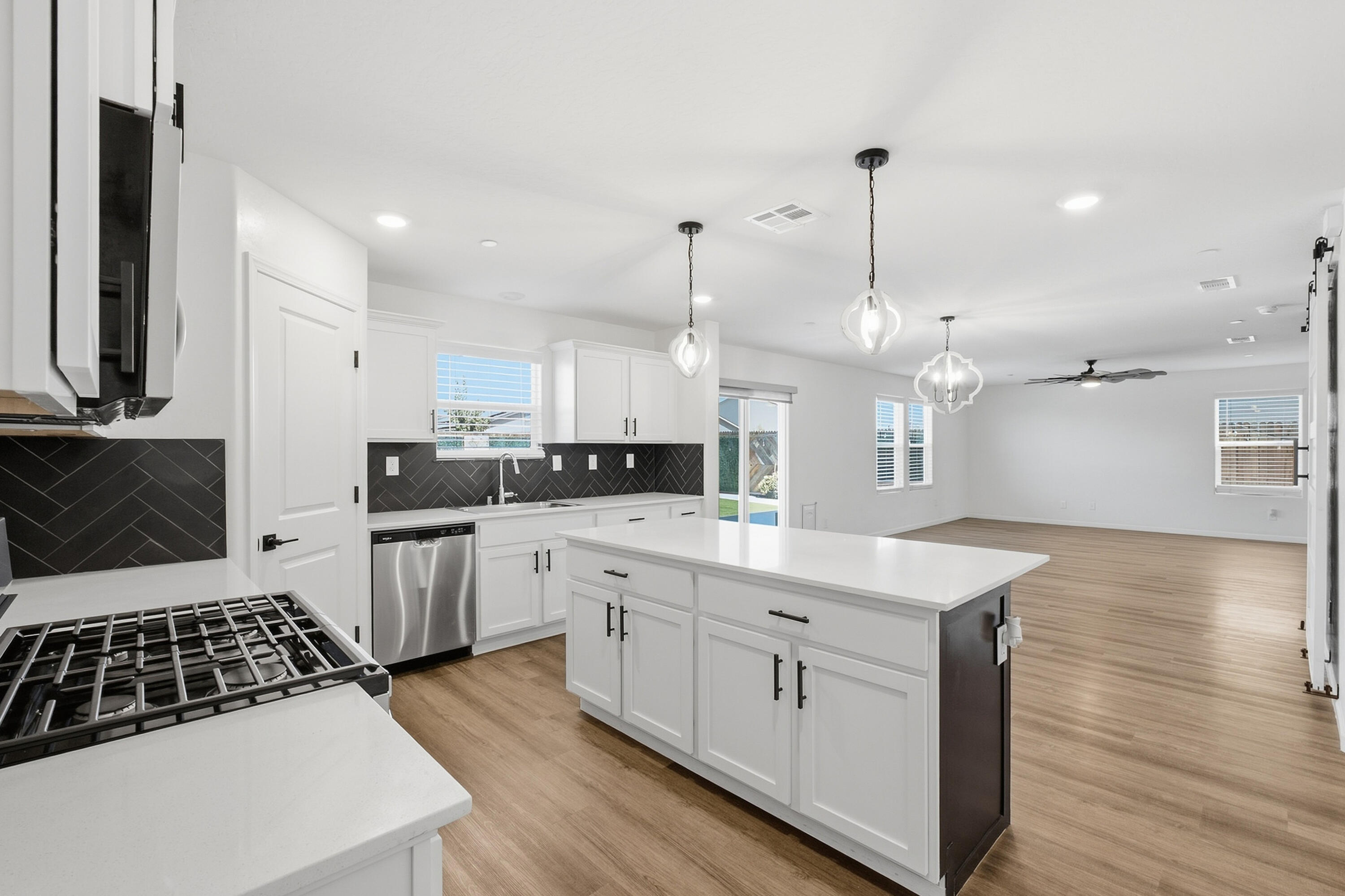 1040 E Reese Ave, Visalia, CA 93292