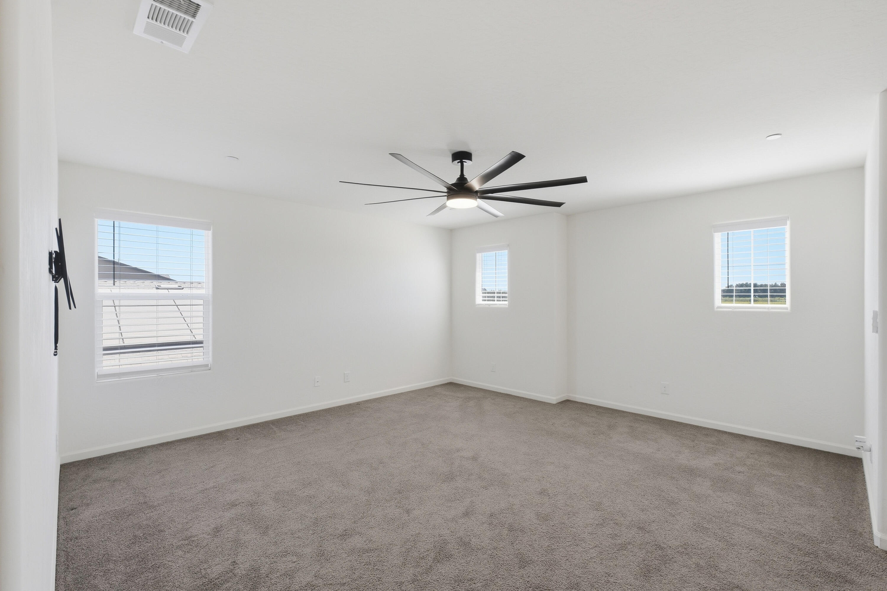1040 E Reese Ave, Visalia, CA 93292