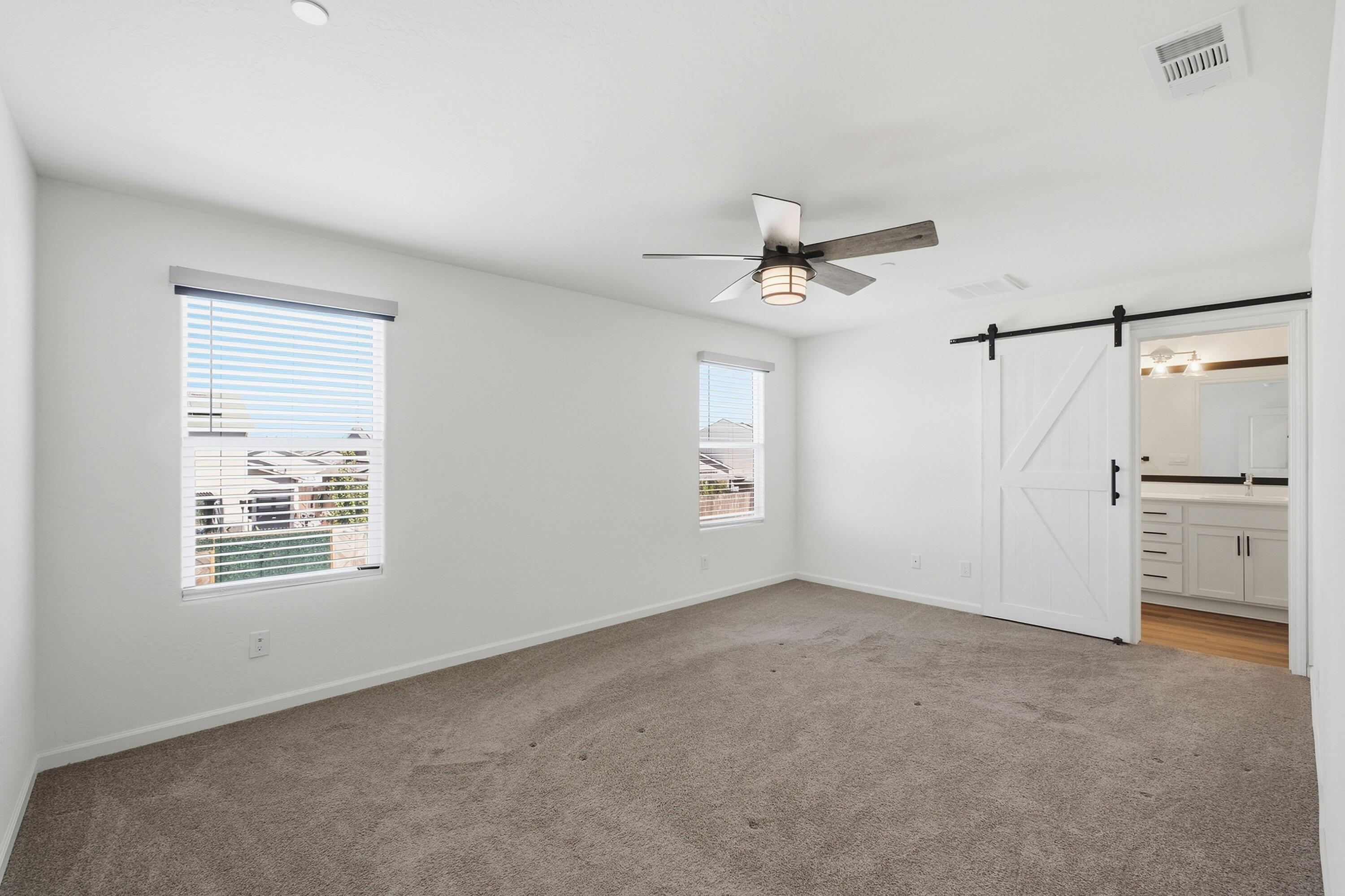 1040 E Reese Ave, Visalia, CA 93292