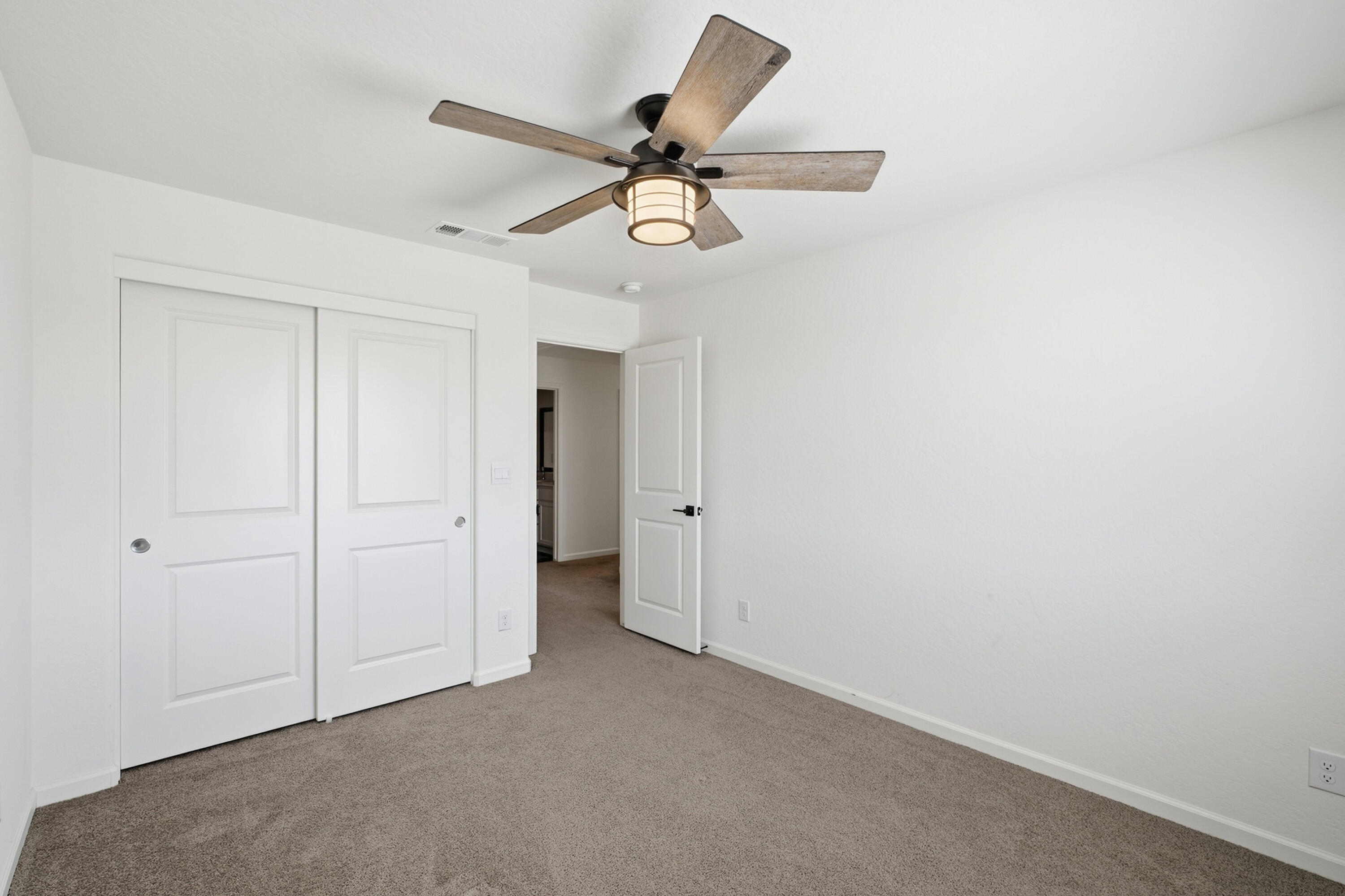 1040 E Reese Ave, Visalia, CA 93292