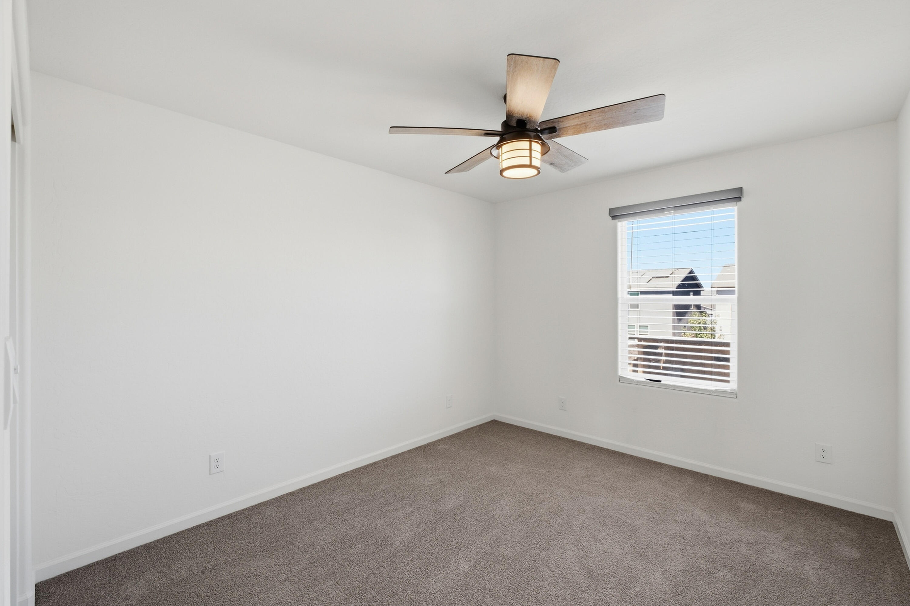1040 E Reese Ave, Visalia, CA 93292