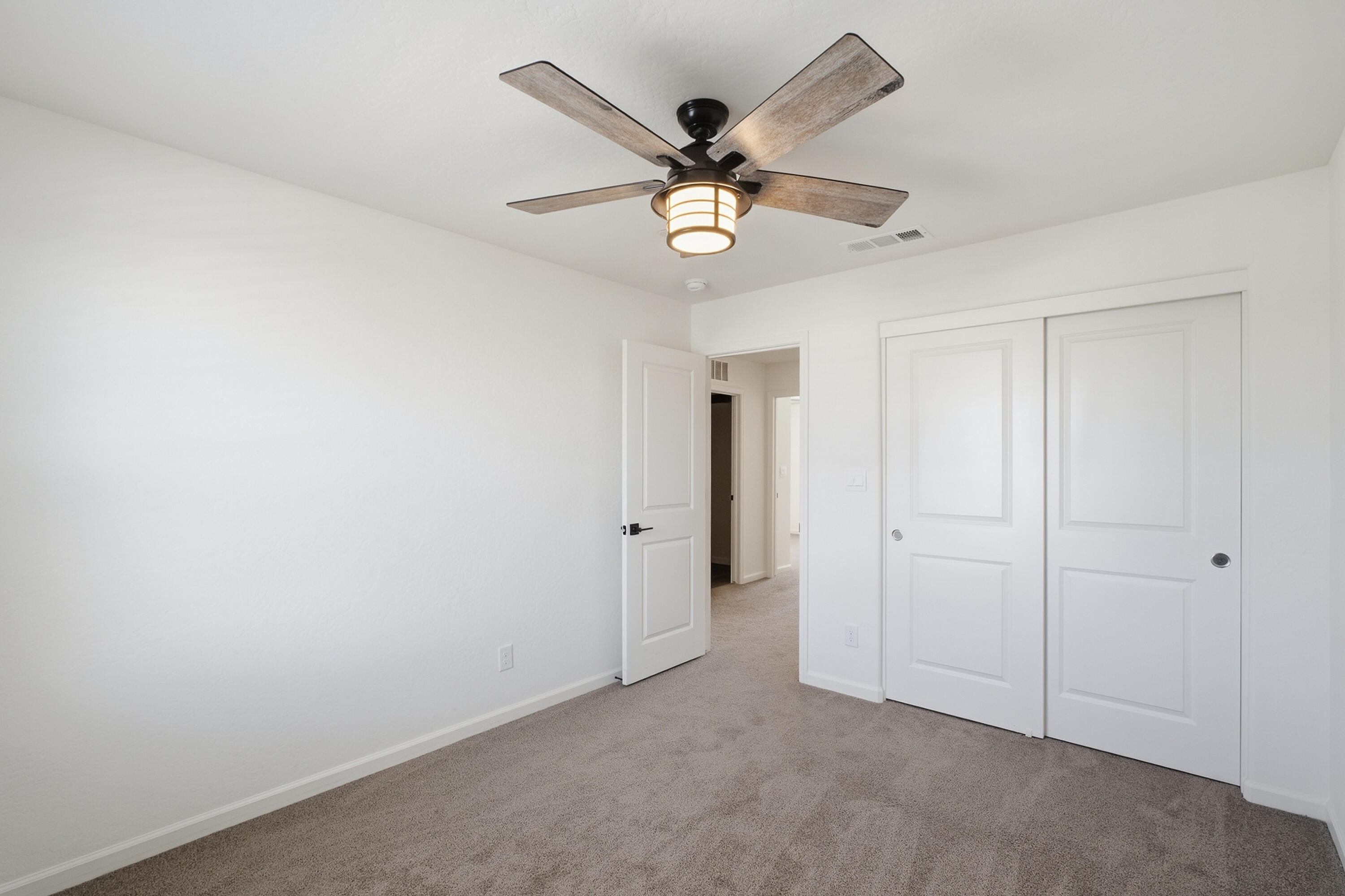 1040 E Reese Ave, Visalia, CA 93292